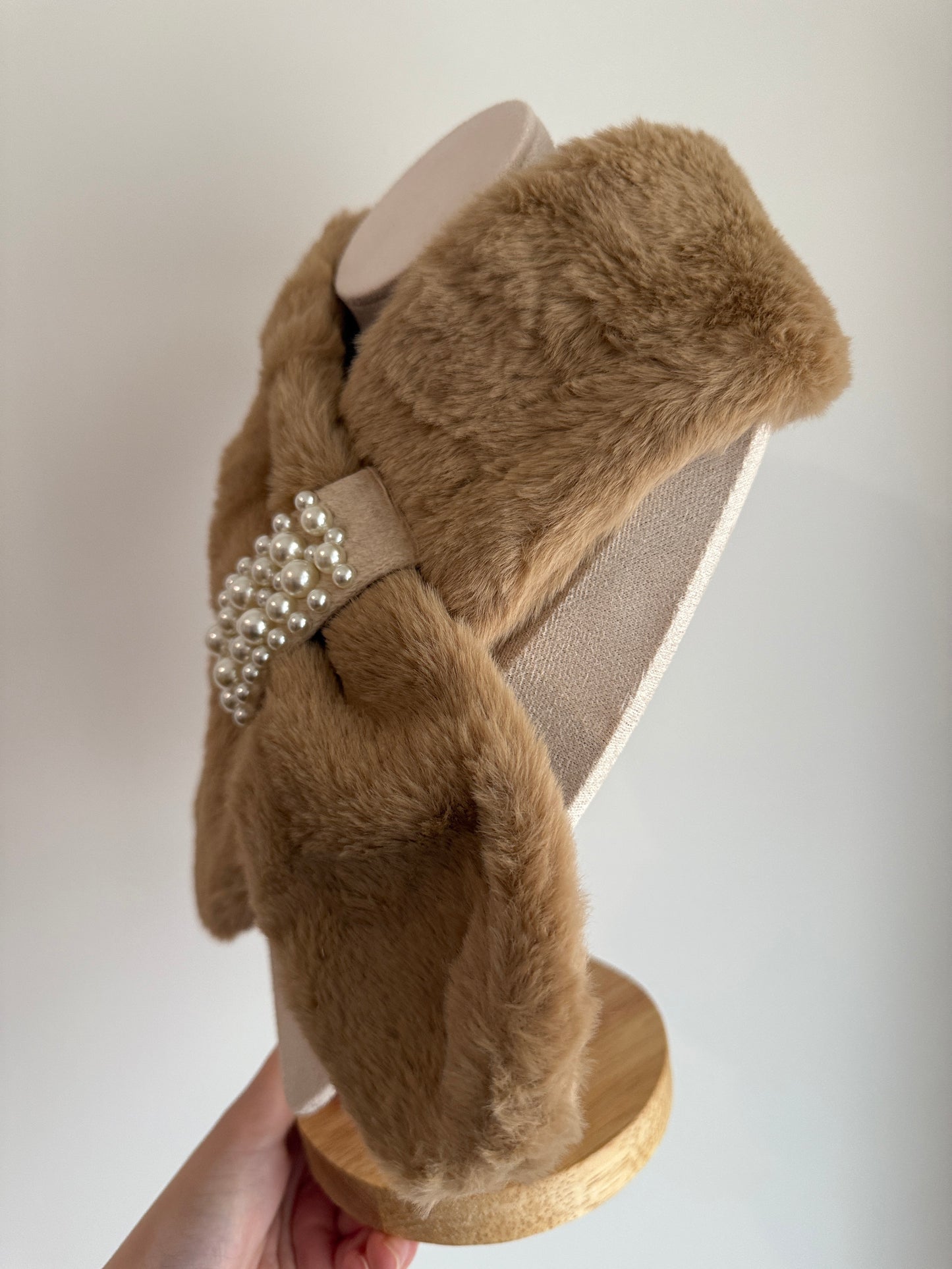 Pearly faux fur neck warmer in brown