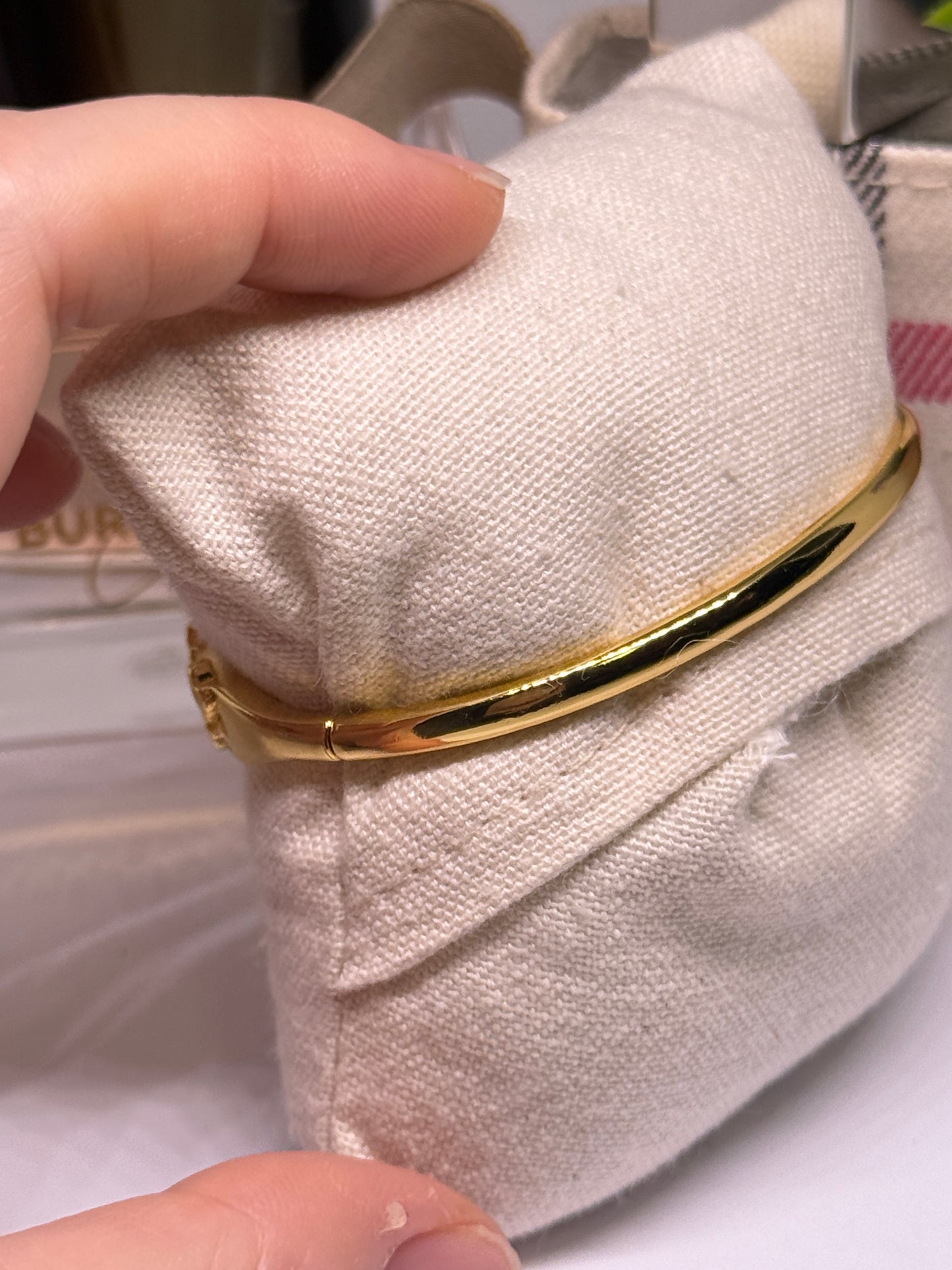 Gold bangle with clover glittering stone embossed