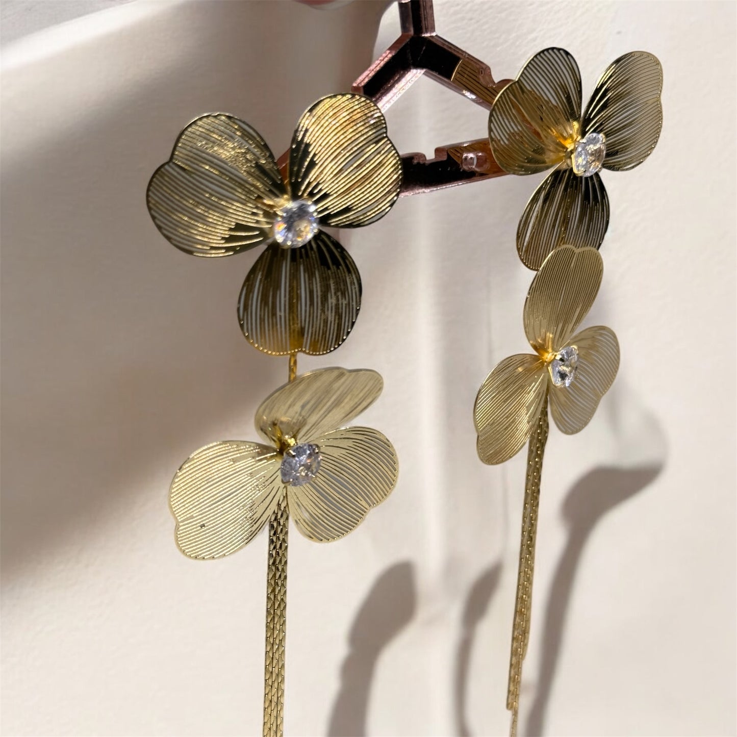 Floral - Golden stud leaf earrings with pearl | Aesthetic Jewelry gold statement oversize plant earrings | bridal party dinner casual | leaf dangle