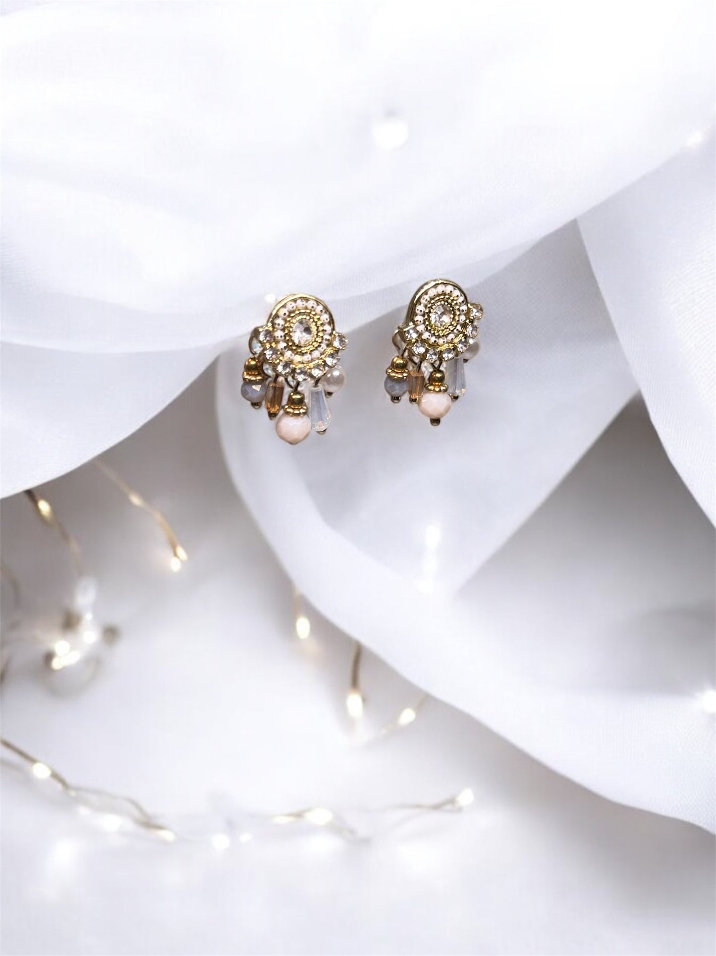 Minimalist - Gold statement earrings with pearl| dangle pearl drop earrings | rhinestones pearl drop earrings | Korean dangly beads rhinestone earrings