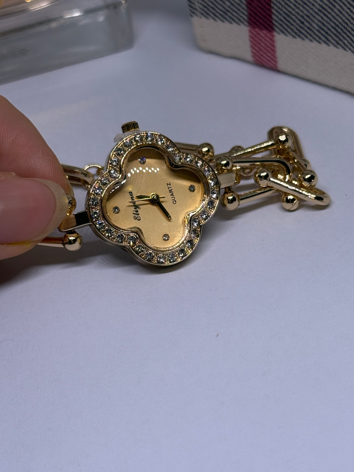 Golden clover shaped bracelet watch