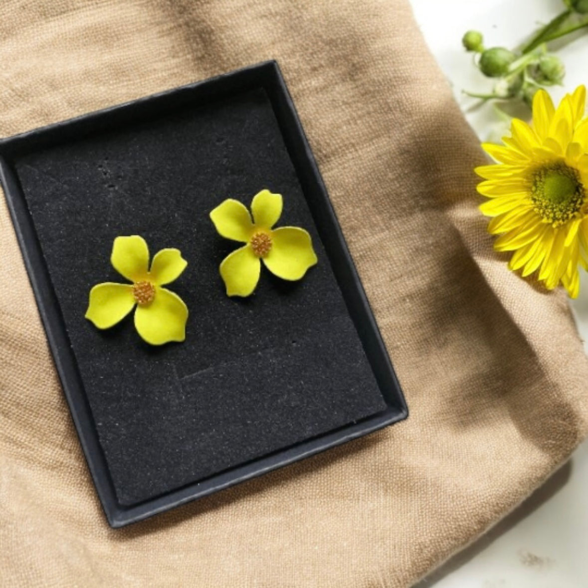 Minimalist - Colourful flower earrings stud earrings | petals earrings | cute stud earrings | spring floral oversize earrings