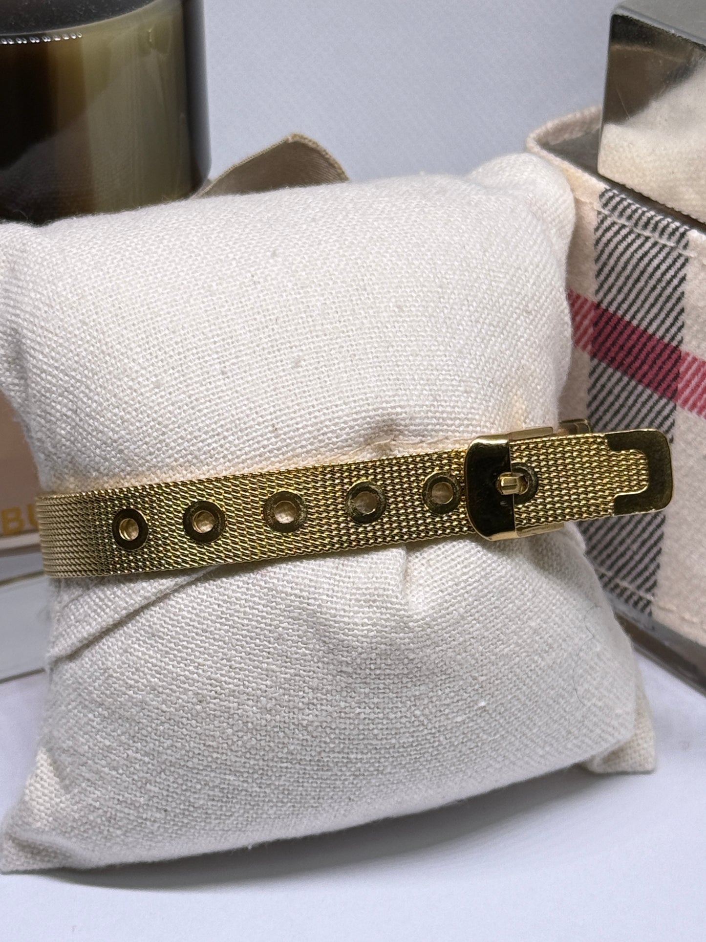 Gold mesh bracelet with cherry patterns | stretchy band