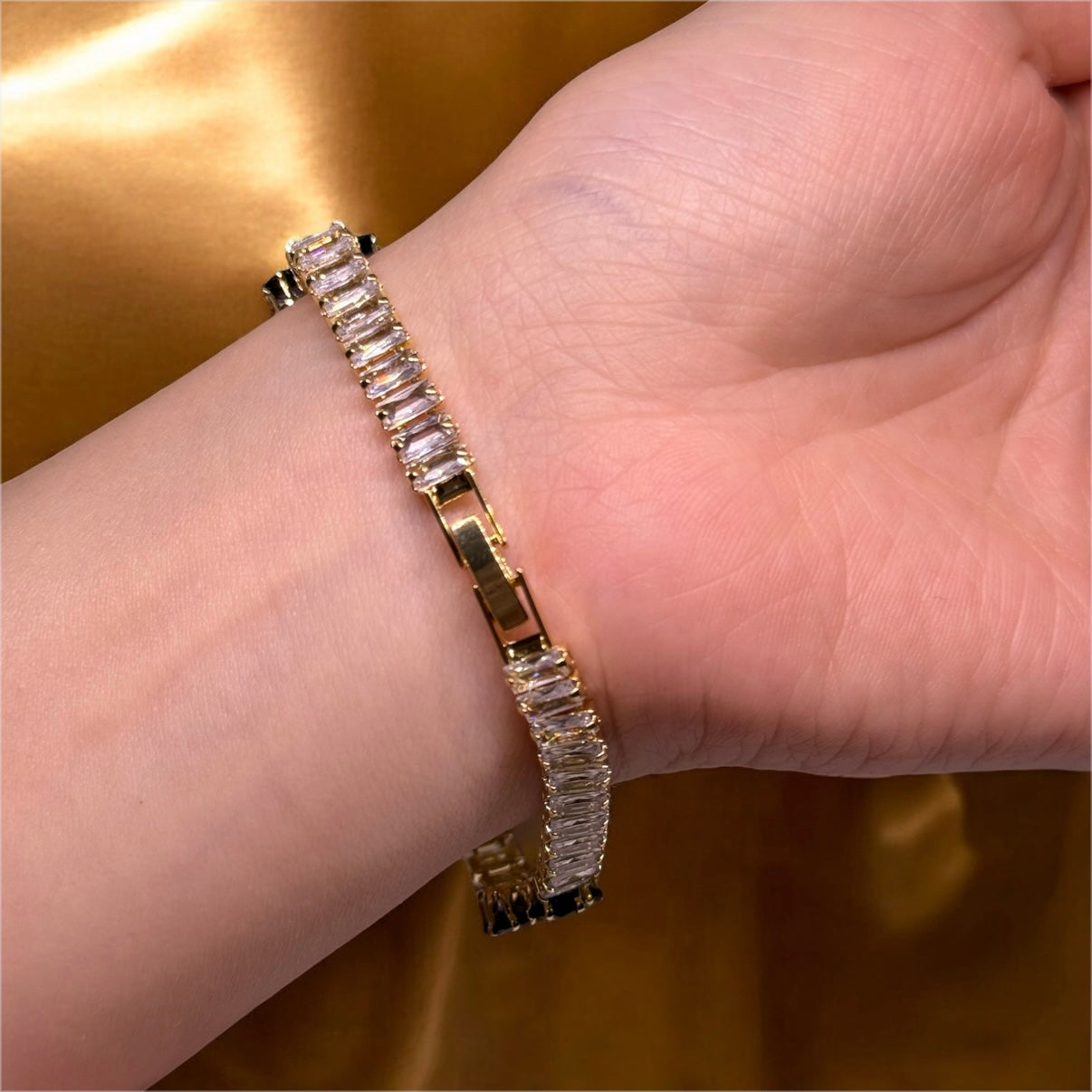 Gold bracelet with clover patterns | purple zircon embossed