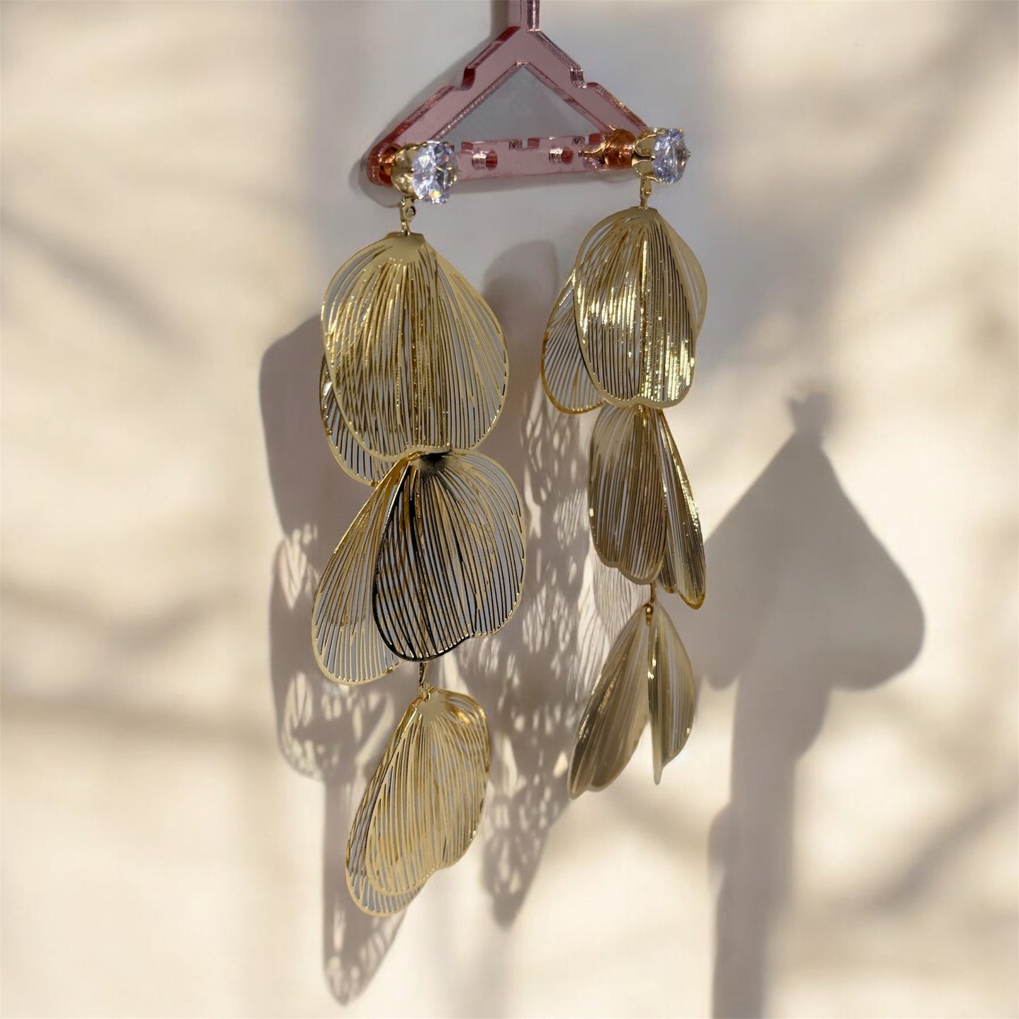 Floral - Golden leaf earrings with pearl | Aesthetic Jewelry gold statement oversize plant earrings | bridal party dinner casual | leaf dangle