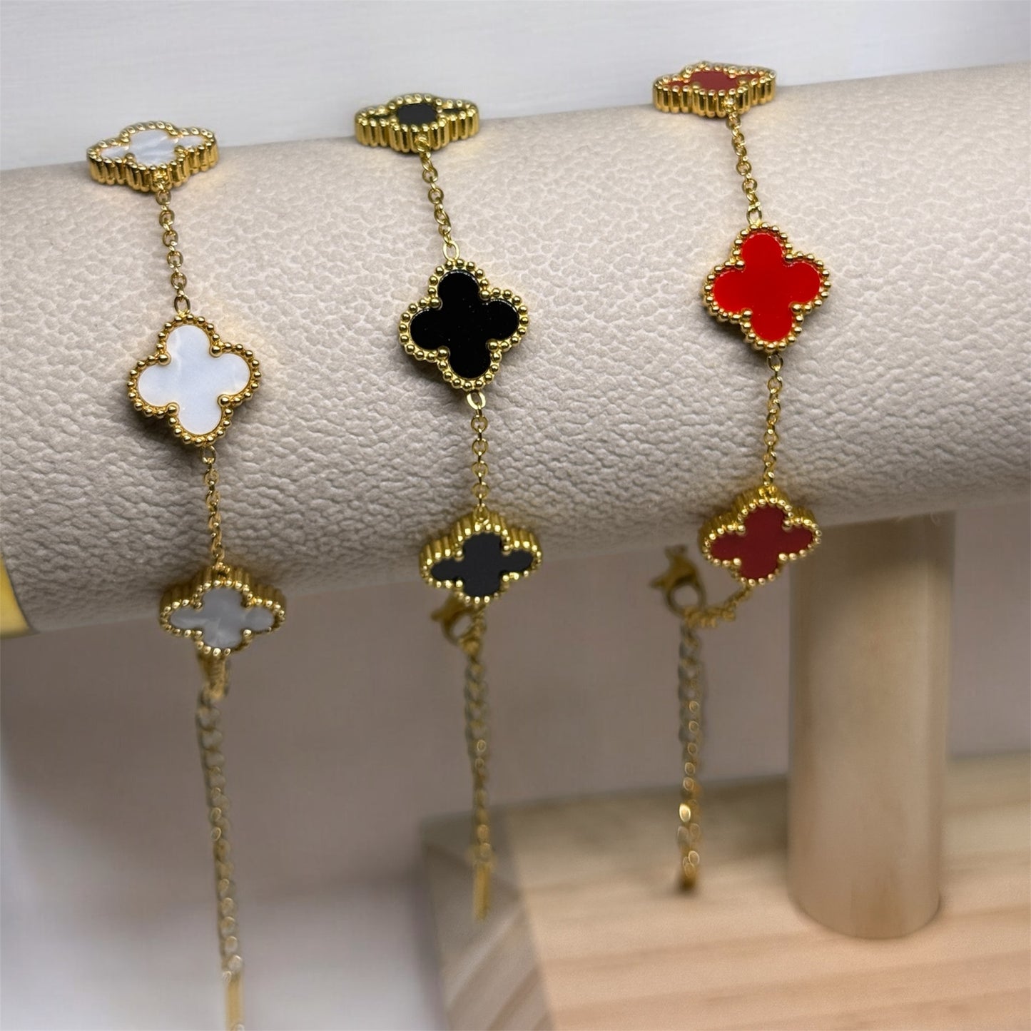 Golden bracelet with clover charm | | staiess steel shinny decor bracelet