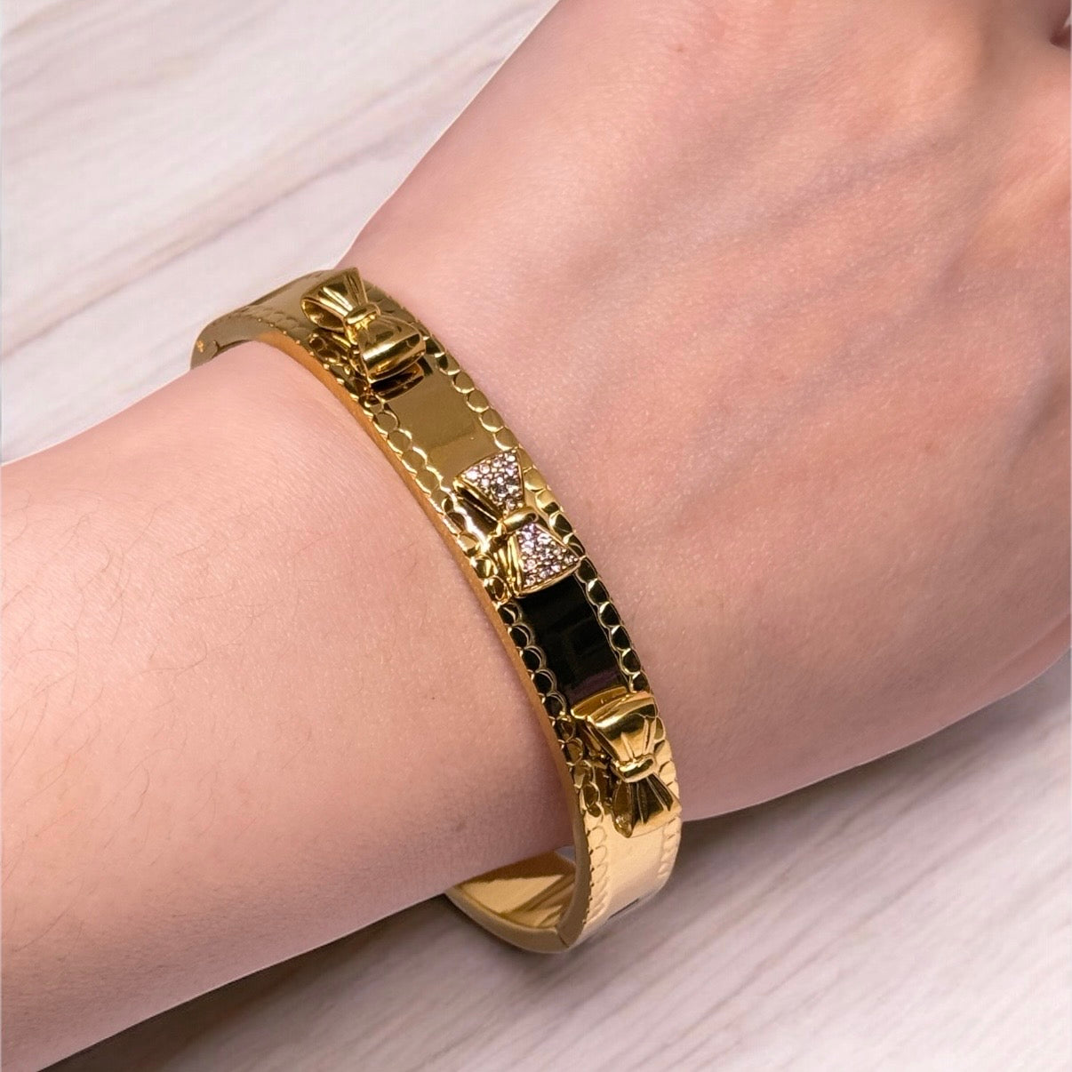 Gold bangles with ribbon pattern | rhinestones embossed | shinny bangle