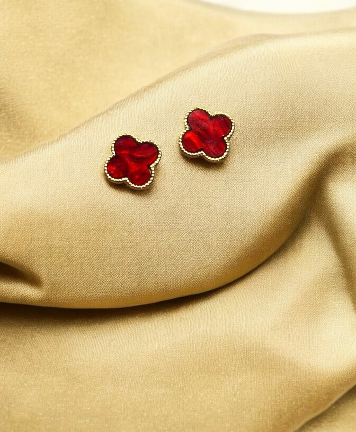 Lux - Golden clovers stud earrings