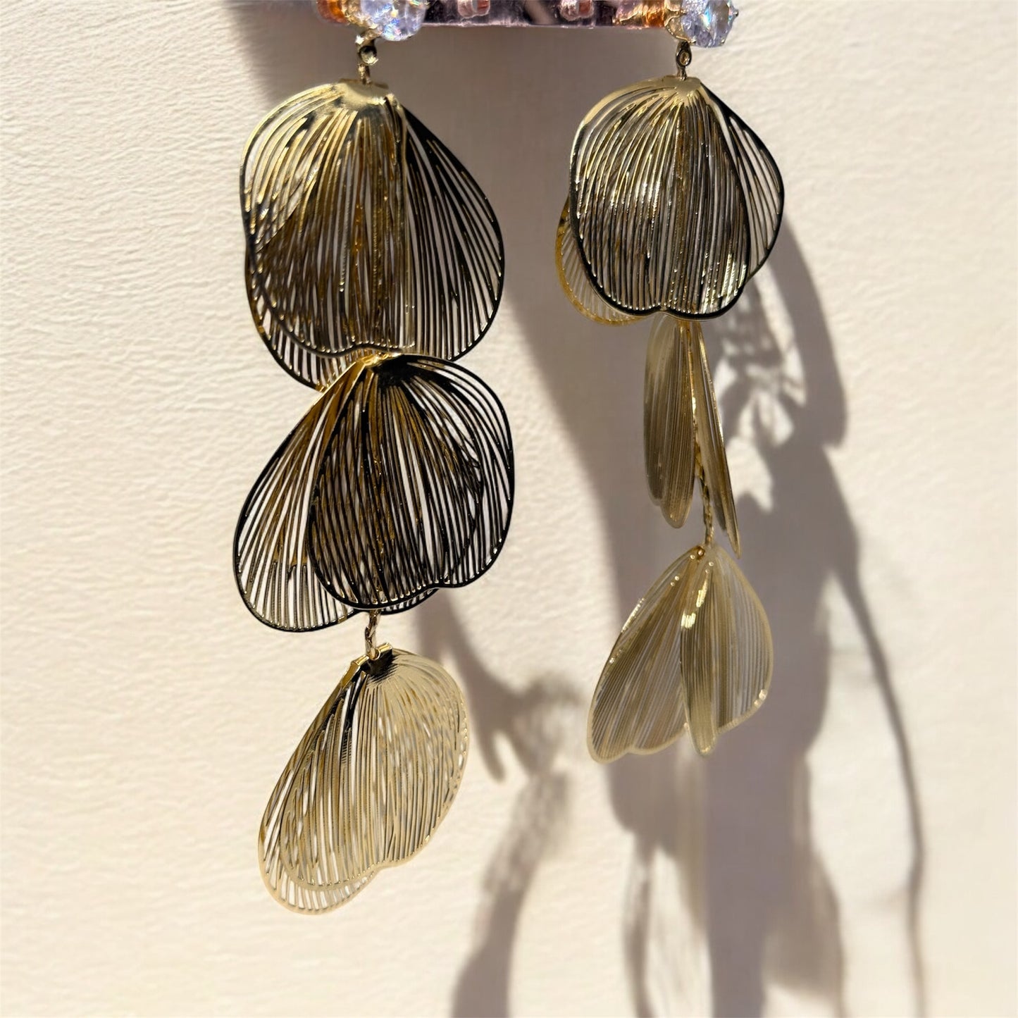 Floral - Golden leaf earrings with pearl | Aesthetic Jewelry gold statement oversize plant earrings | bridal party dinner casual | leaf dangle