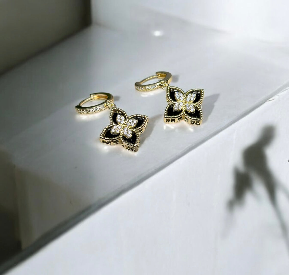 Lux - Golden clover earrings with colourful stone | aesthetic | elegant earrings