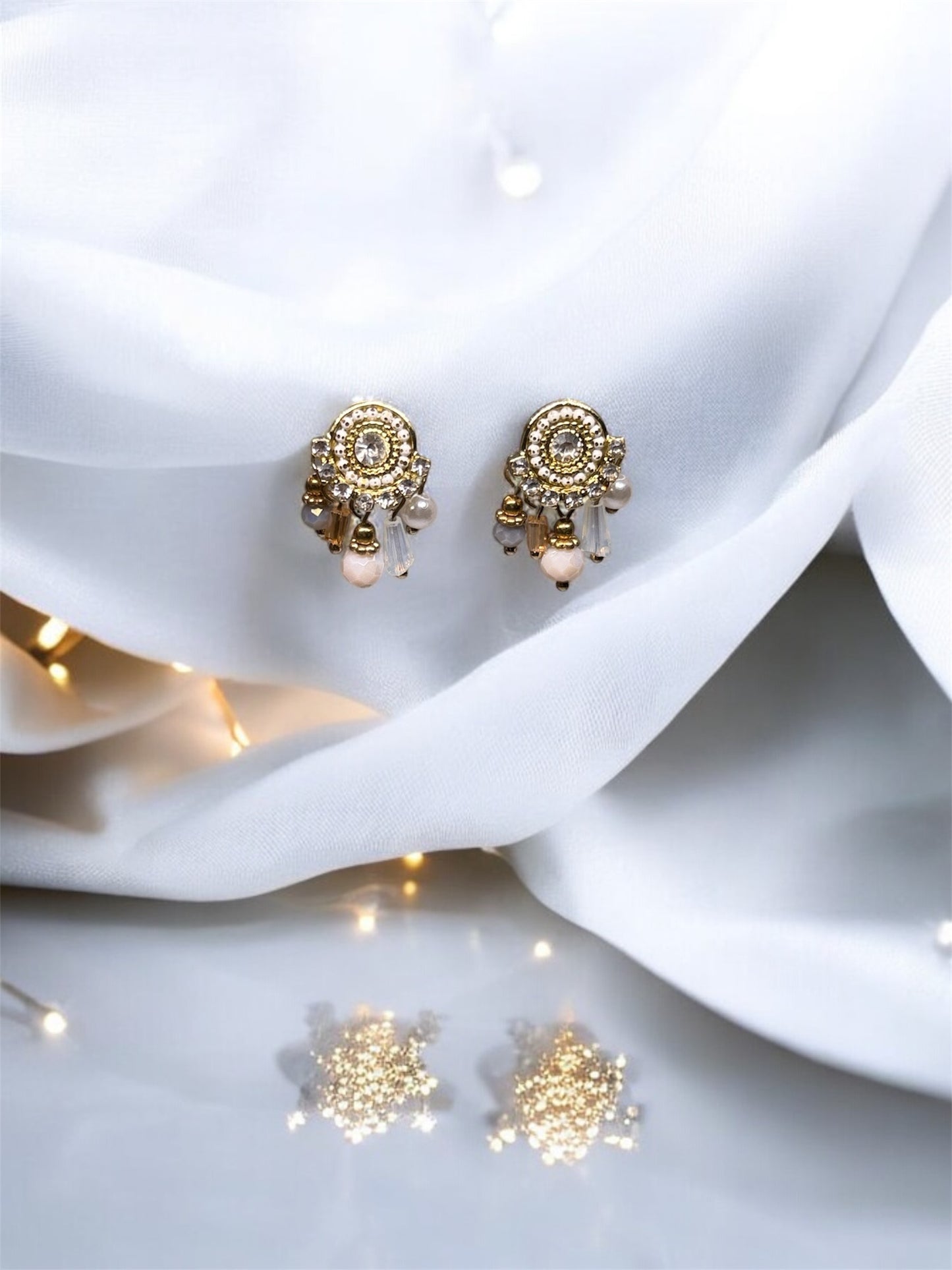 Minimalist - Gold statement earrings with pearl| dangle pearl drop earrings | rhinestones pearl drop earrings | Korean dangly beads rhinestone earrings