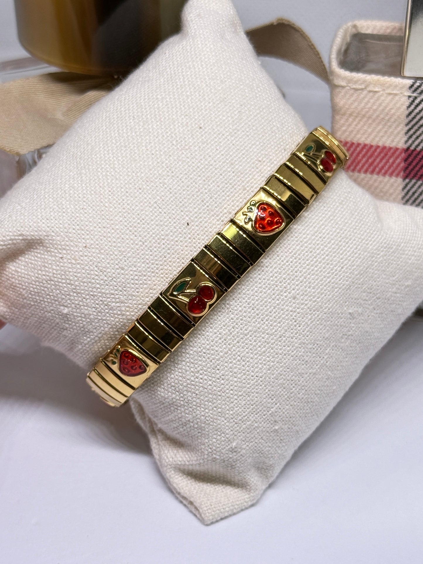 Gold bracelet with cherry and strawberry patterns | stretchy band