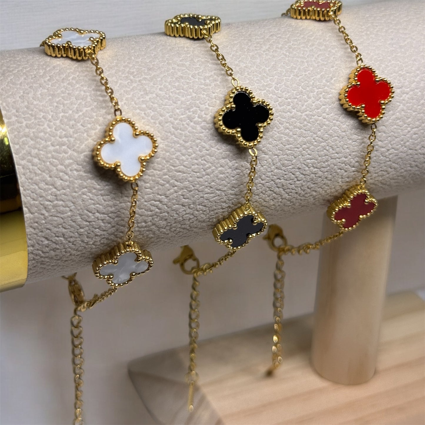 Golden bracelet with clover charm | | staiess steel shinny decor bracelet