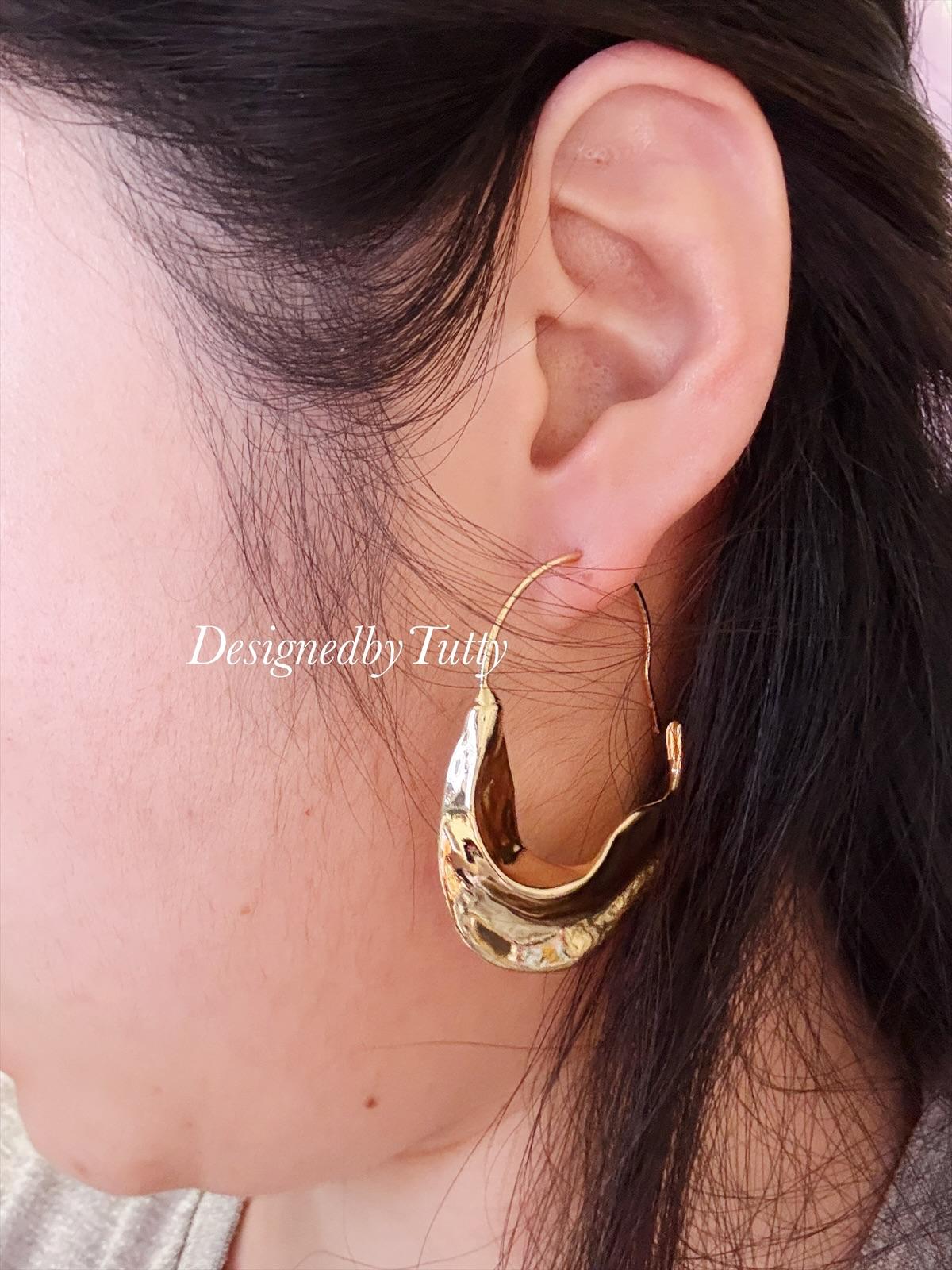 Gold or silver irregular shaped earrings| metal geometric earrings | gold art abstract statement stud earrings | open hoop O twisted earring
