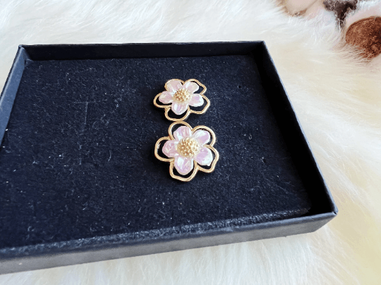 Mini daisy flowers stud earrings | pearlescent petals with resin stones | minimalist hoop iridescent gold floral earrings | bridal party - TuttyKnitty