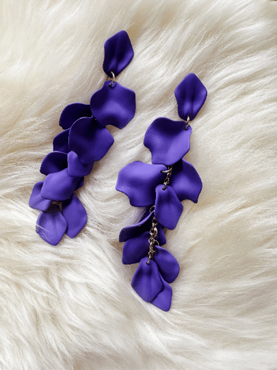 Purple flower earrings | dangle petals baroque earrings | unique golden chain floral earrings | bridal party wedding earrings - TuttyKnitty