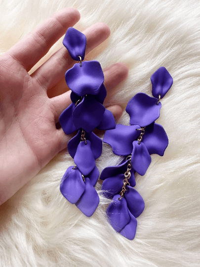 Purple flower earrings | dangle petals baroque earrings | unique golden chain floral earrings | bridal party wedding earrings - TuttyKnitty