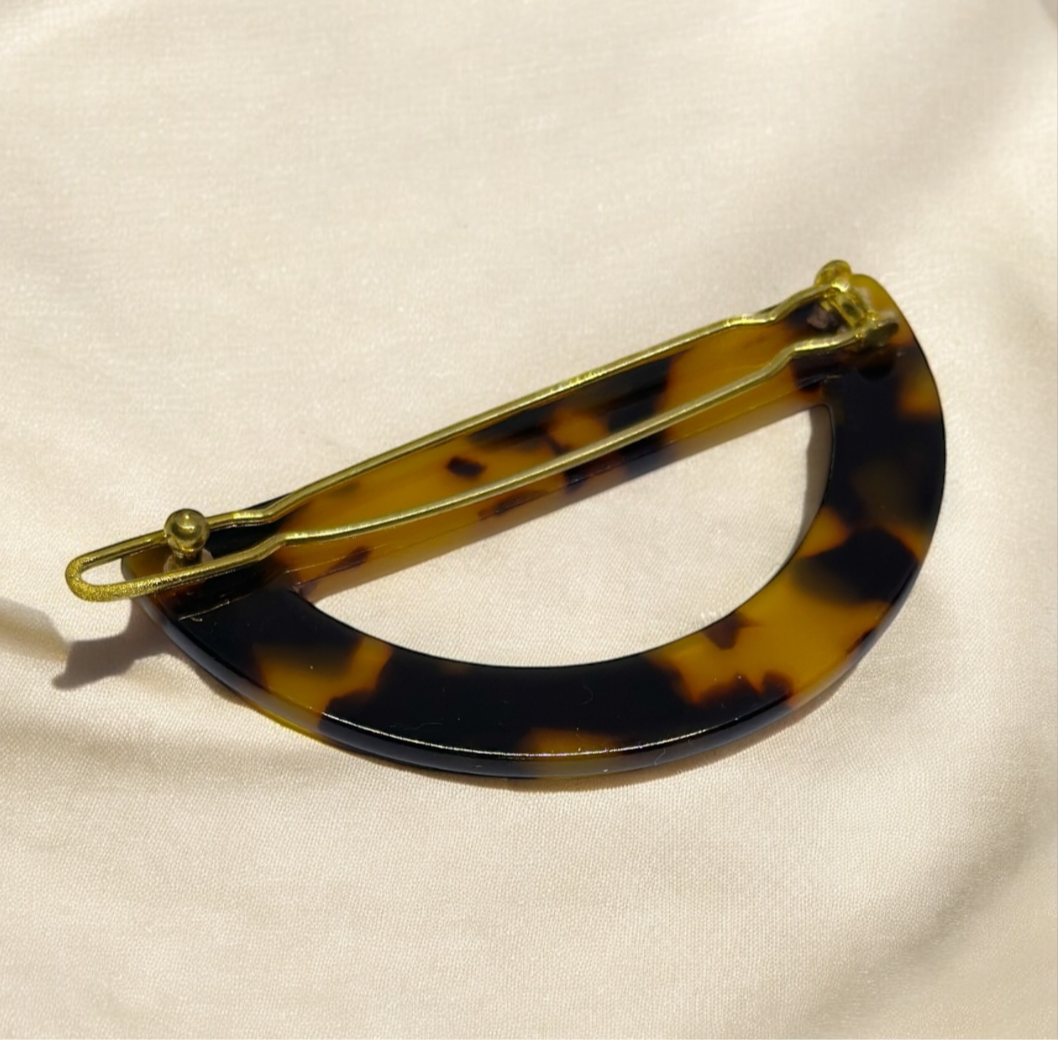 Semicircle shaped tortoiseshell clip