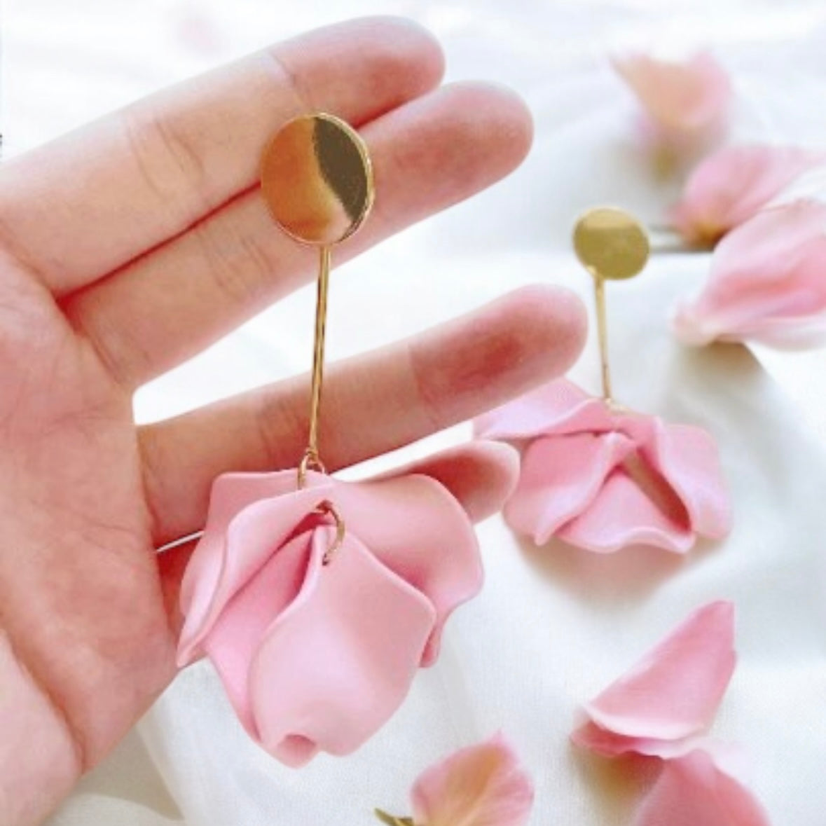 Baby pink flower earrings | dangle petals baroque earrings | unique golden bar geometric floral earrings | bridal party wedding earrings