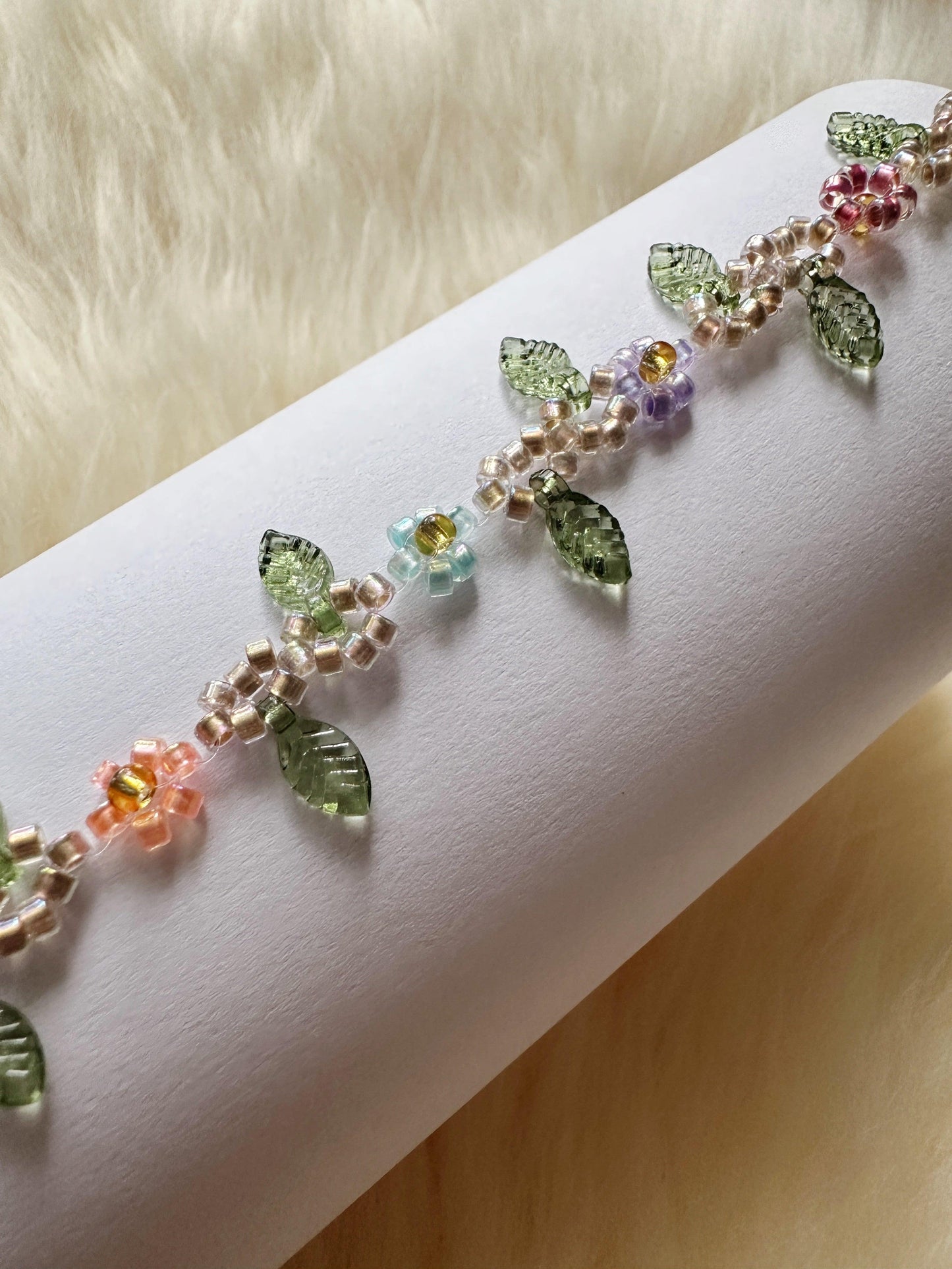 Forest fairies Beaded bracelet with flower and leaf pattern | colourful glitter bracelet | y2k 90s style fashion trend