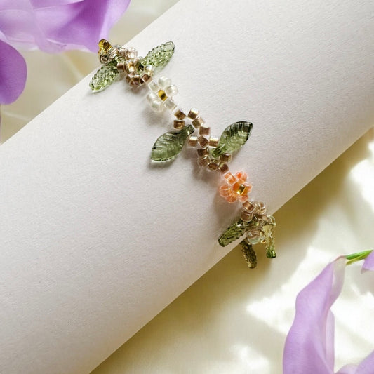 Forest fairies Beaded bracelet with flower and leaf pattern | colourful glitter bracelet | y2k 90s style fashion trend