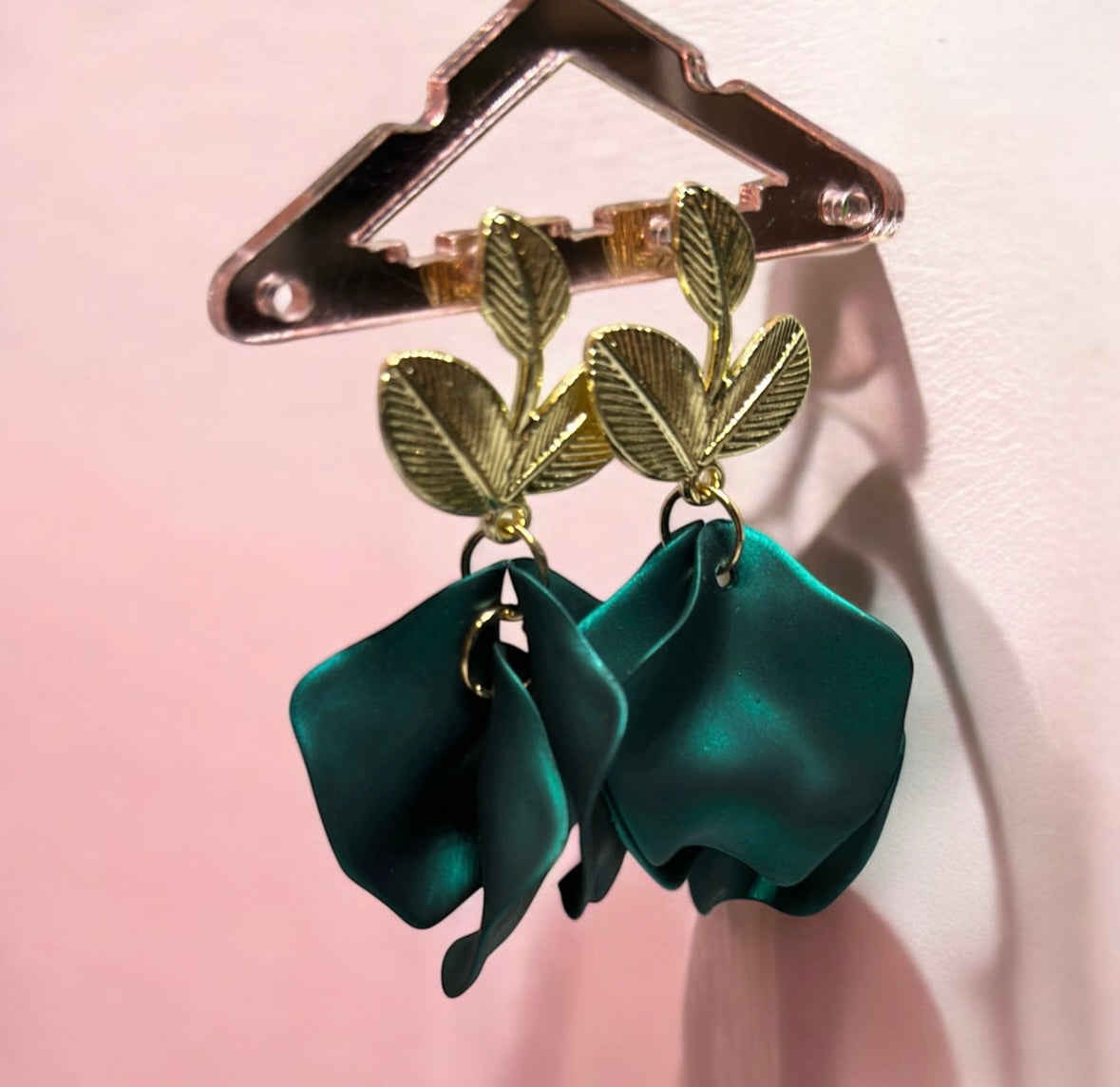 Emerald iridescent flower earrings | golden leaf style earrings