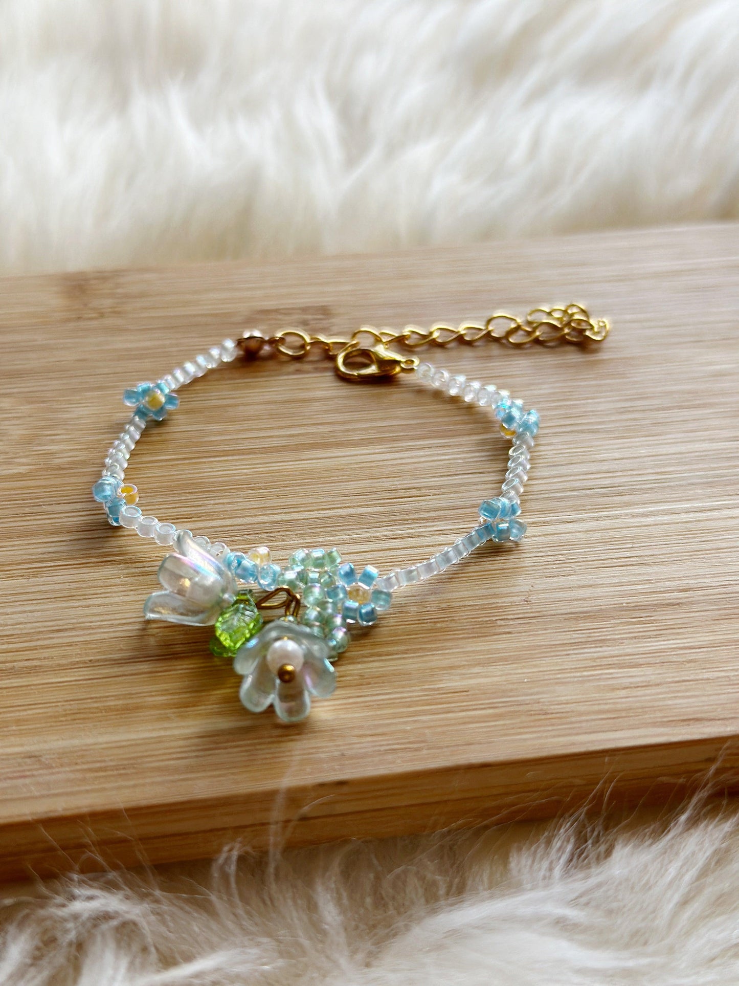 Forest fairies Beaded bracelet with flower and leaf pattern | colourful glitter bracelet | y2k 90s style fashion trend