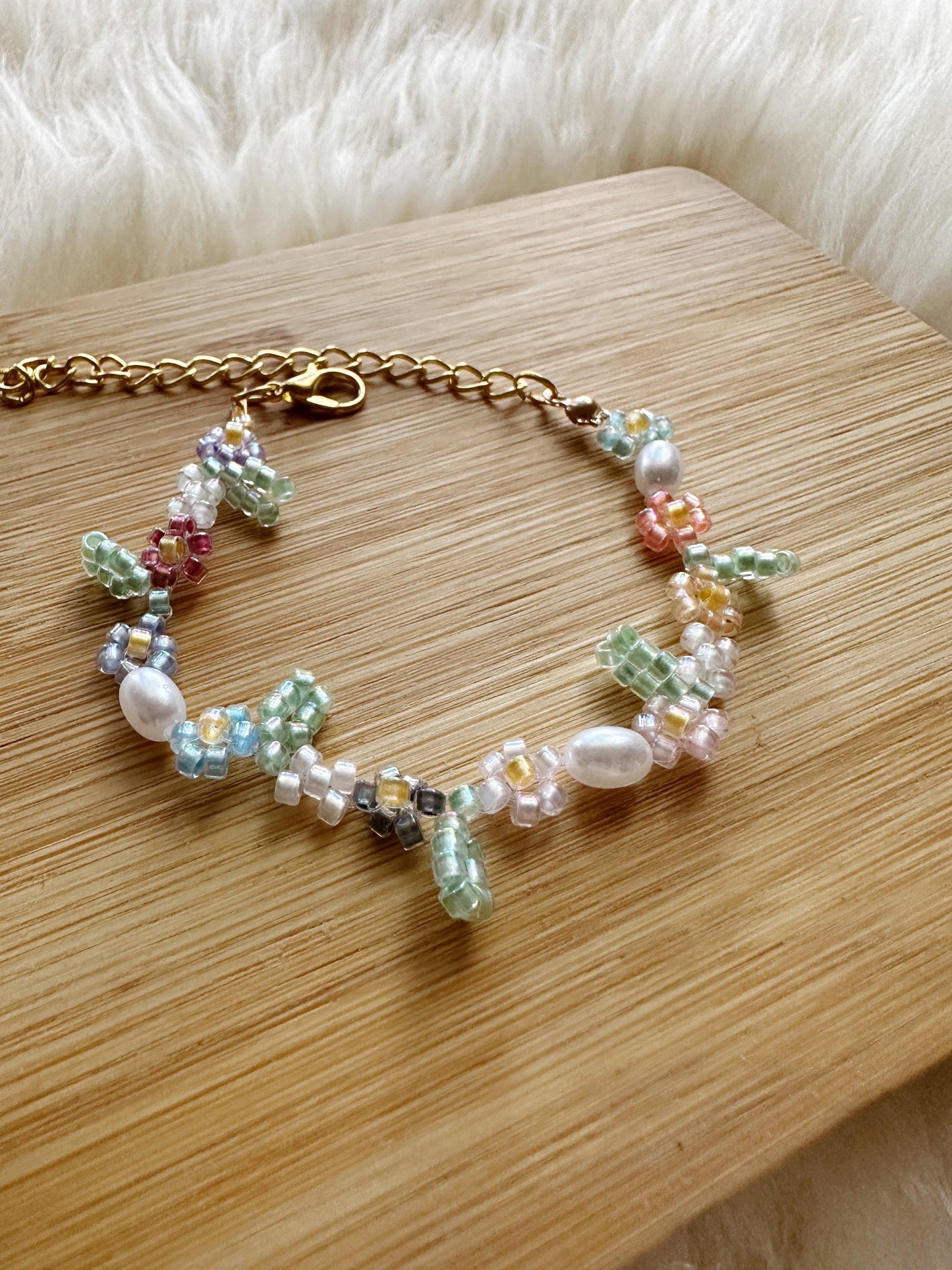 Forest fairies Beaded bracelet with flower and leaf pattern | colourful glitter bracelet | y2k 90s style fashion trend