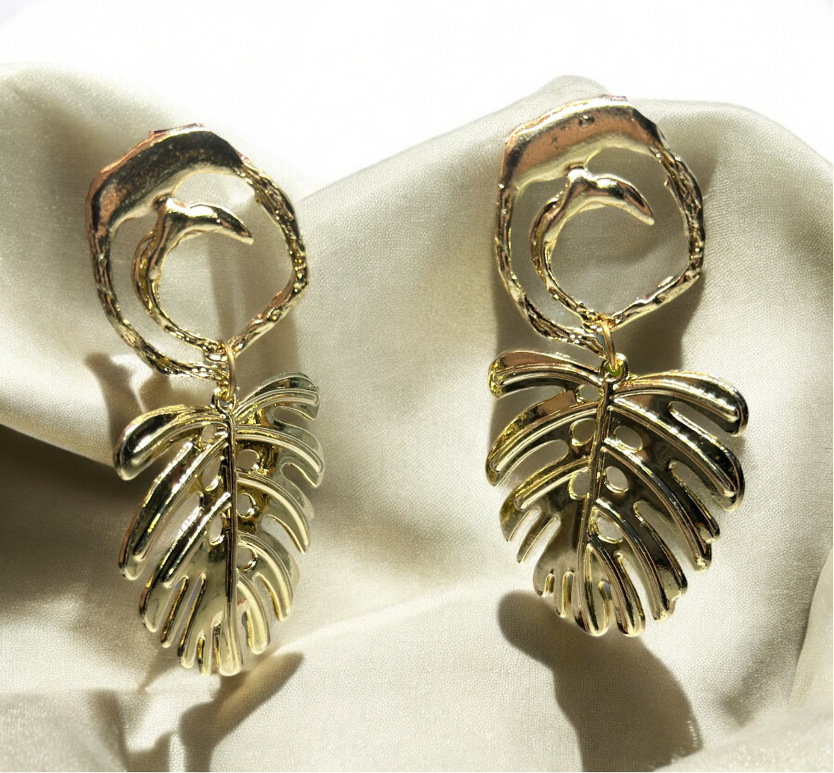 Golden monstera leaf earrings