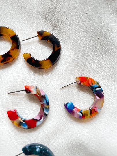 25mm Mini Tortoise shell Hoop earrings | Modern retro earrings | open hoop acetate earrings | minimalist dainty earrings - TuttyKnitty