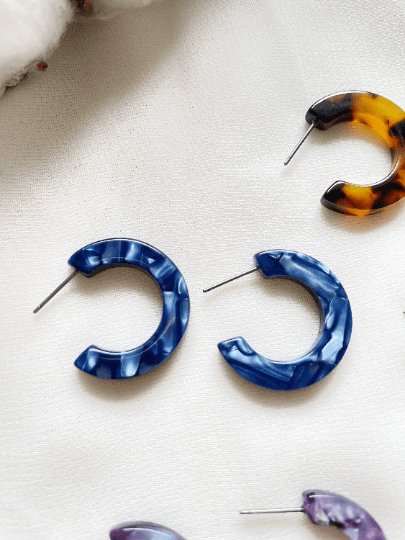 25mm Mini Tortoise shell Hoop earrings | Modern retro earrings | open hoop acetate earrings | minimalist dainty earrings - TuttyKnitty