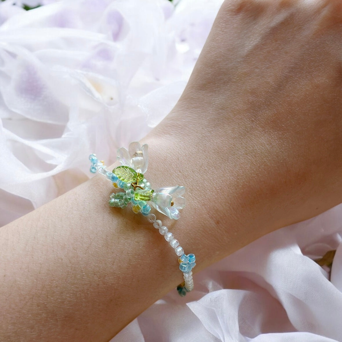 Forest fairies Beaded bracelet with flower and leaf pattern | colourful glitter bracelet | y2k 90s style fashion trend