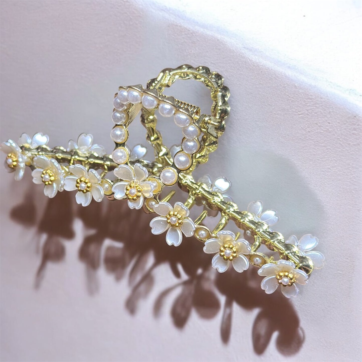 Daisy pearl hair claw | fairy theme hair decor