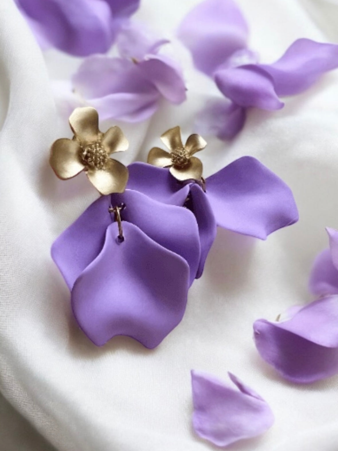 Pastel purple flower earrings | dangle petals baroque earrings | unique golden bar geometric floral earrings | bridal party wedding earrings