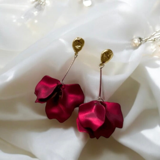 Hot christmas red flower earrings | matte petals dangle earrings | unique golden disc floral earrings | bridal party wedding earrings