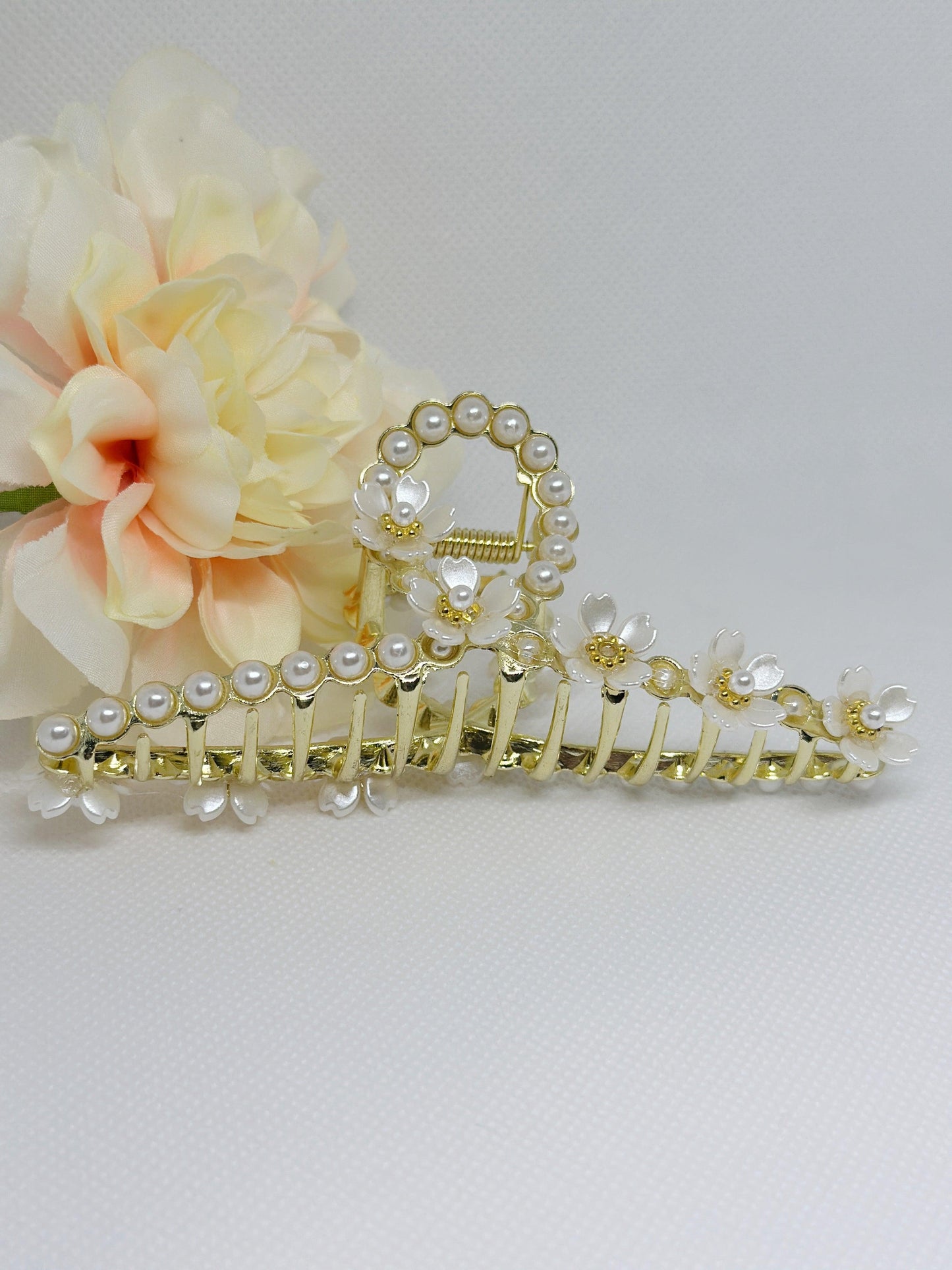 Daisy rhinestone and pearl hair claw | fairy theme hair decor