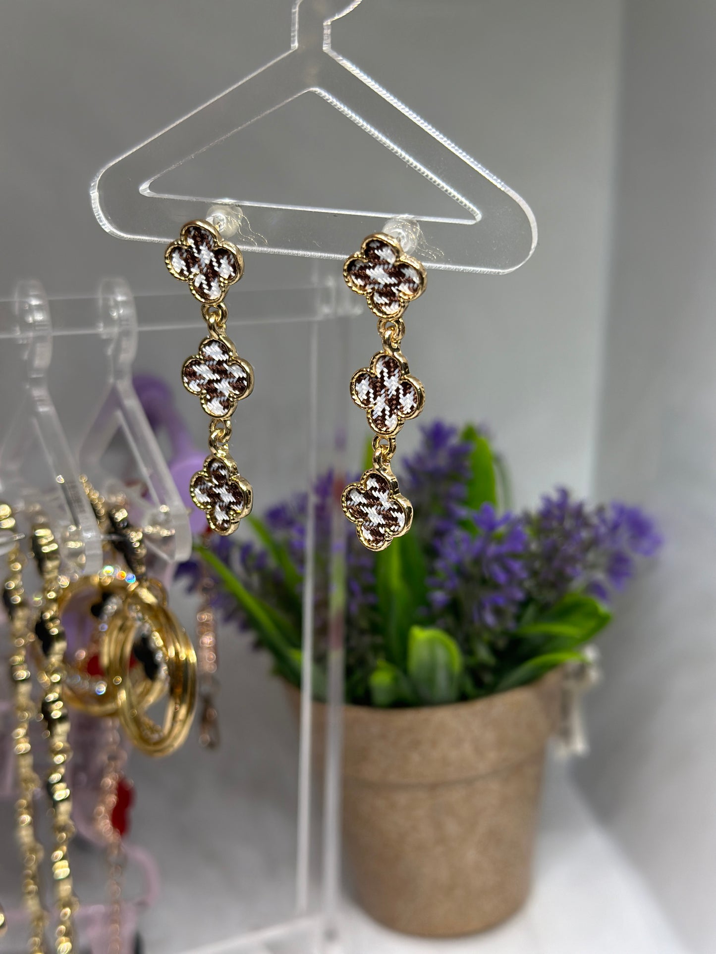 Golden clover earrings | aesthetic houndstooth print | elegant earrings