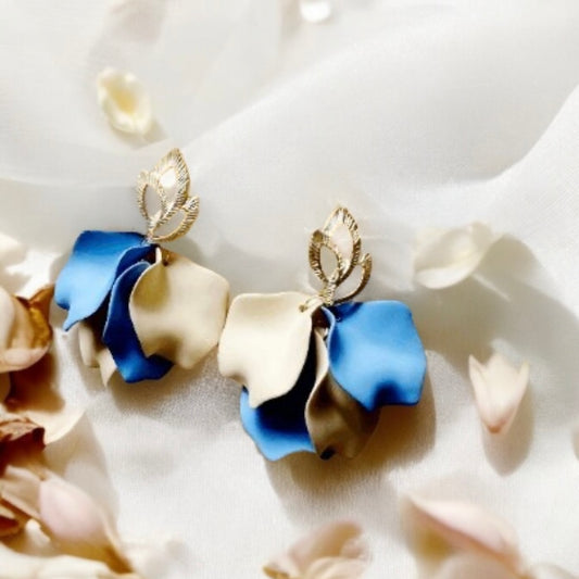 Blue and cream flower earrings | dangle petals baroque earrings | unique golden geometric floral earrings | bridal party wedding earrings