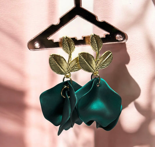 Emerald iridescent flower earrings | golden leaf style earrings