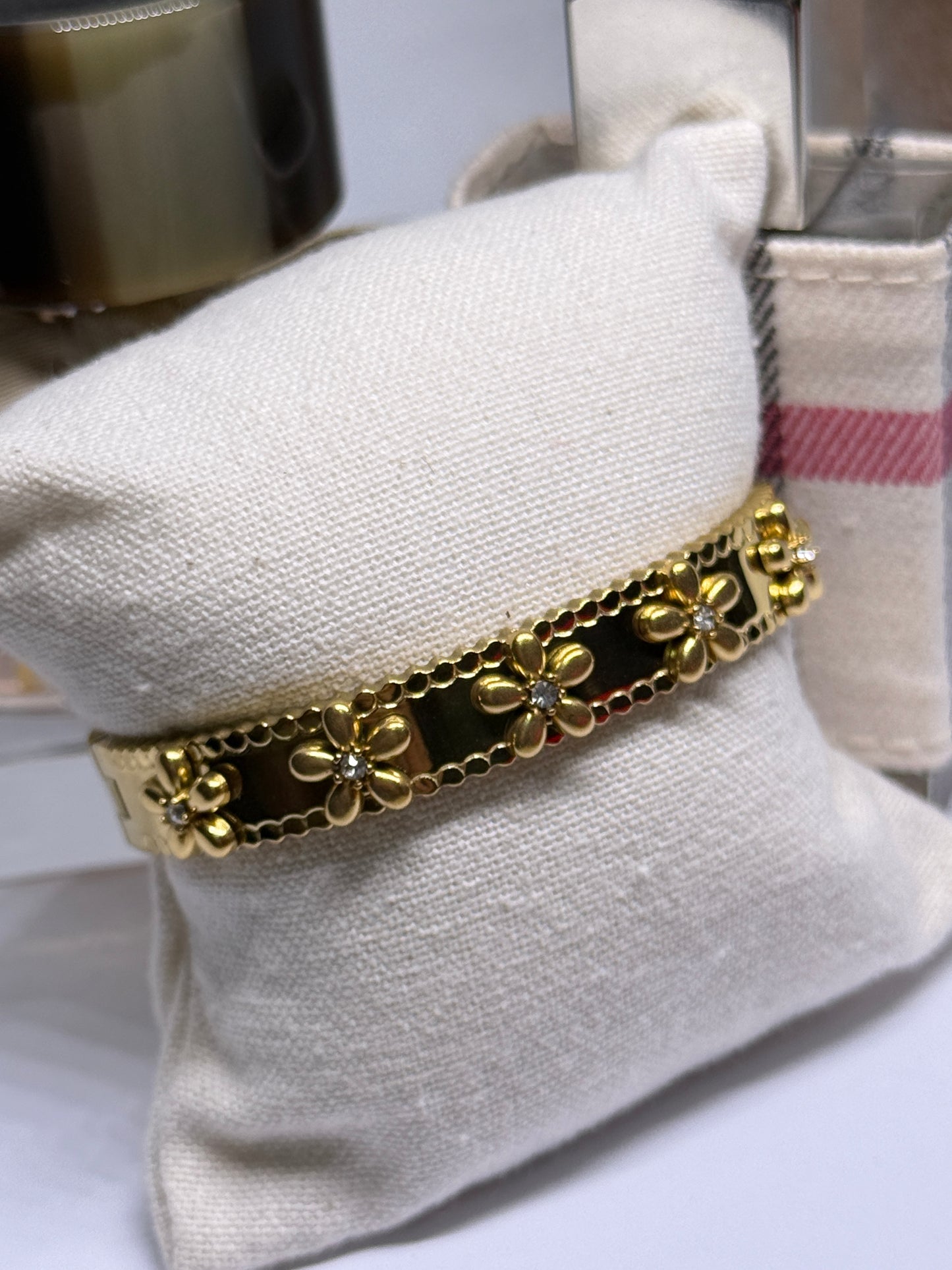 Gold bangle with flower | rhinestones embossed