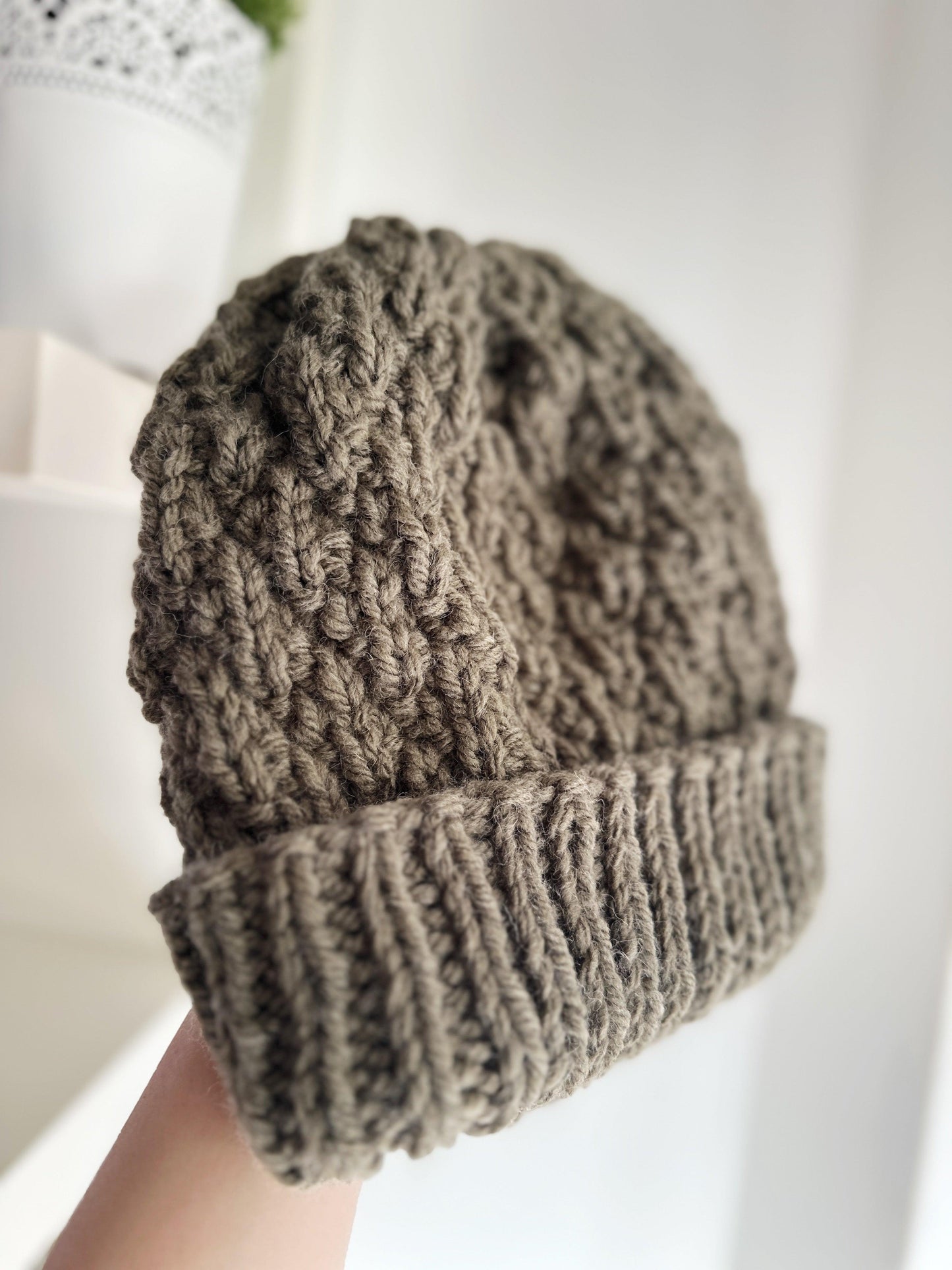 Handknit Chunky Patterned Beanie | Knit Beret | Foldable brim in Moss green | Knit beanie in coffee | Fluffy and cozy winter hat