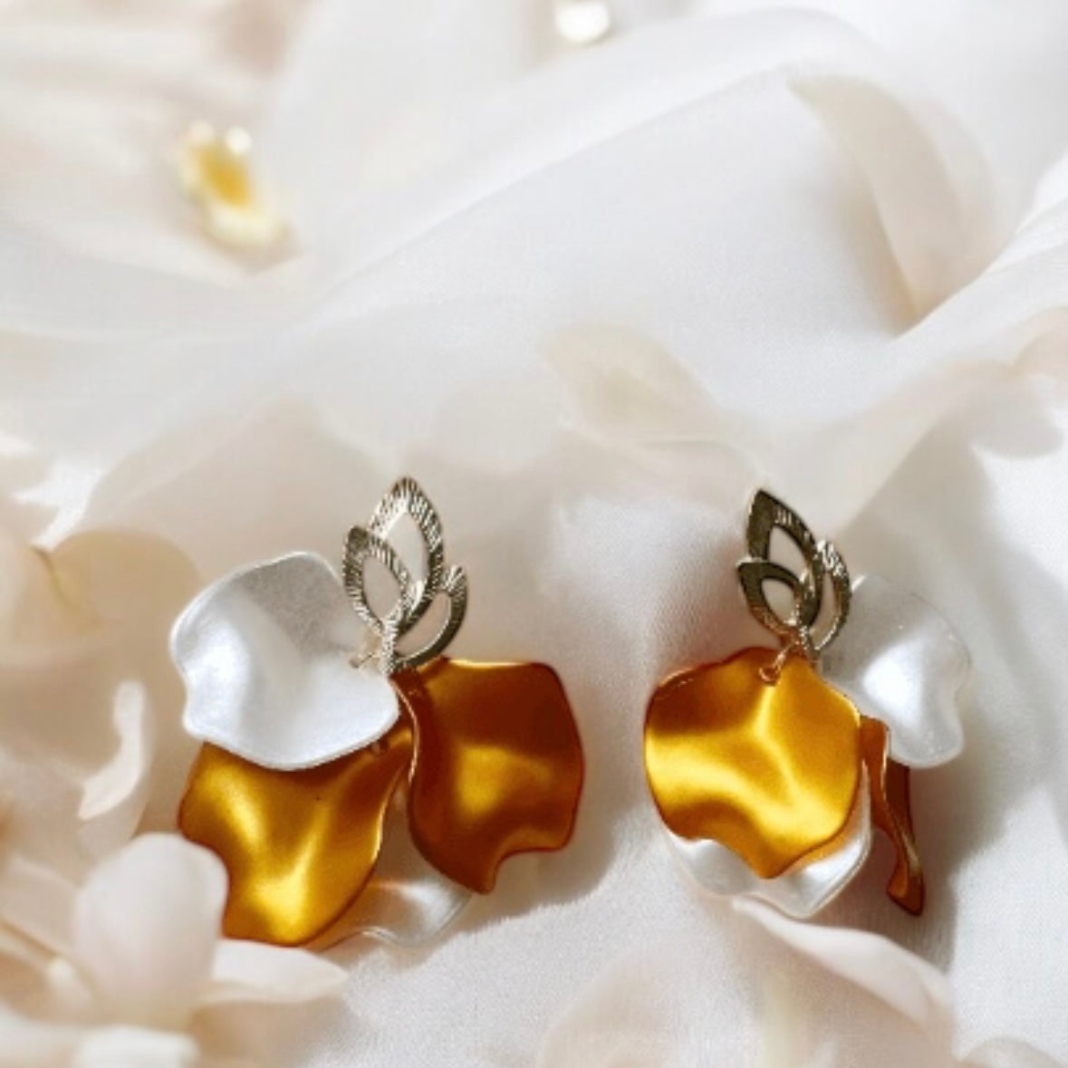 Pearl and gold dangly bridal earrings petals | shimmering pastel flower | golden geometric floral earrings | christmas