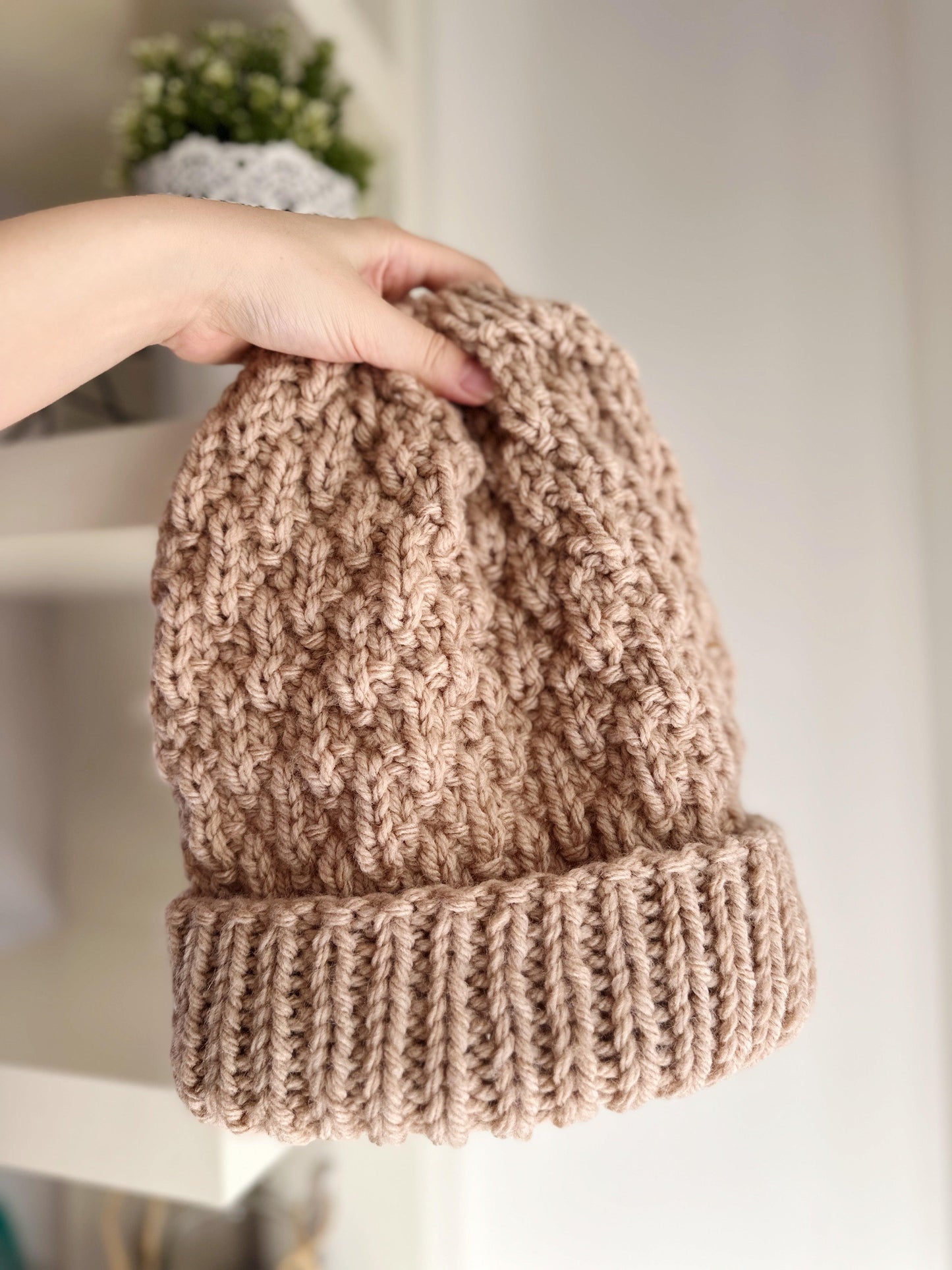 Handknit Chunky Patterned Beanie | Knit Beret | Foldable brim in beige sand colour | Knit beanie in coffee | Fluffy and cozy winter hat