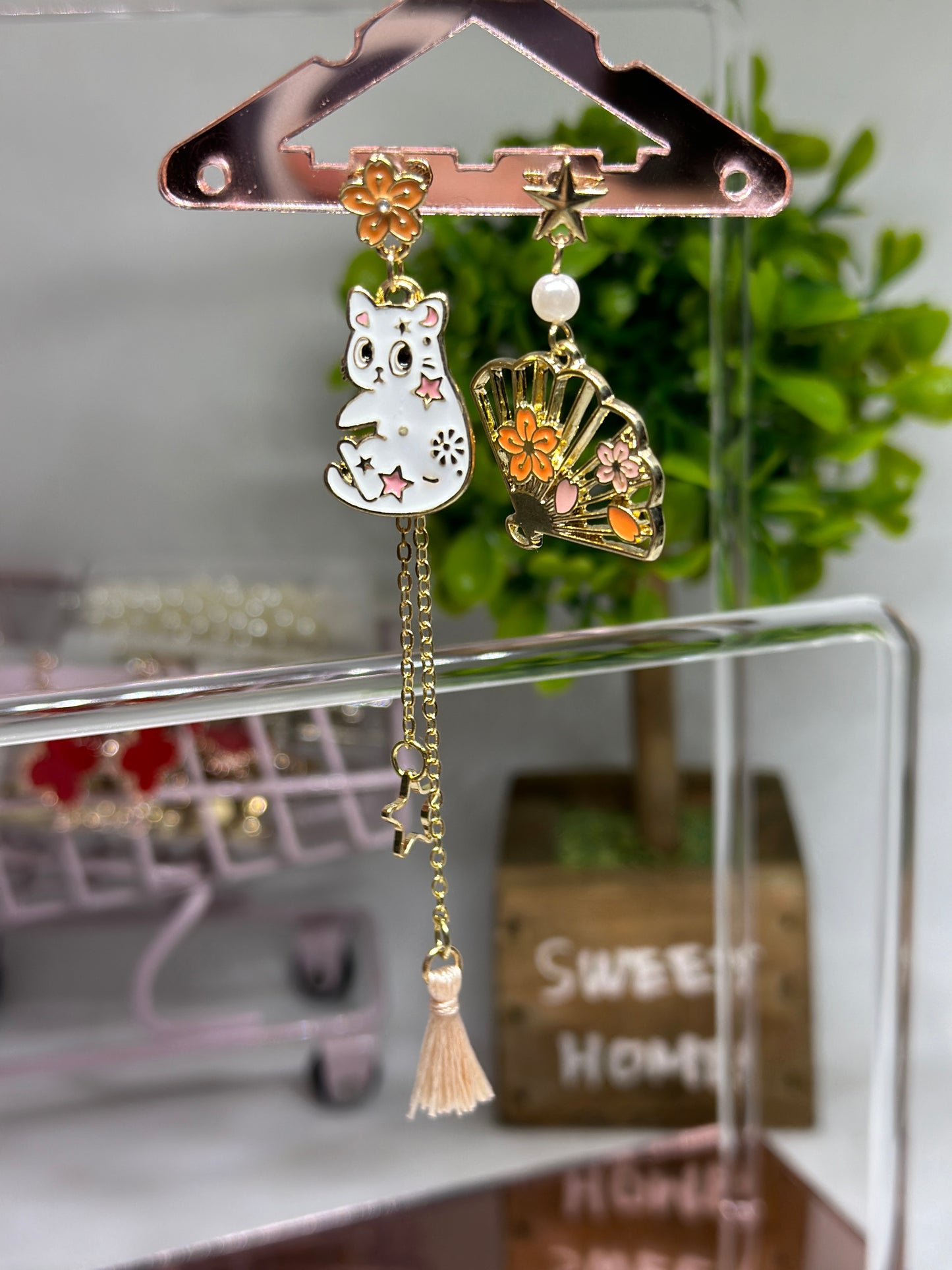 |Kawaii cat cute fun chain earrings |mismatch sakura kitten oriental fan