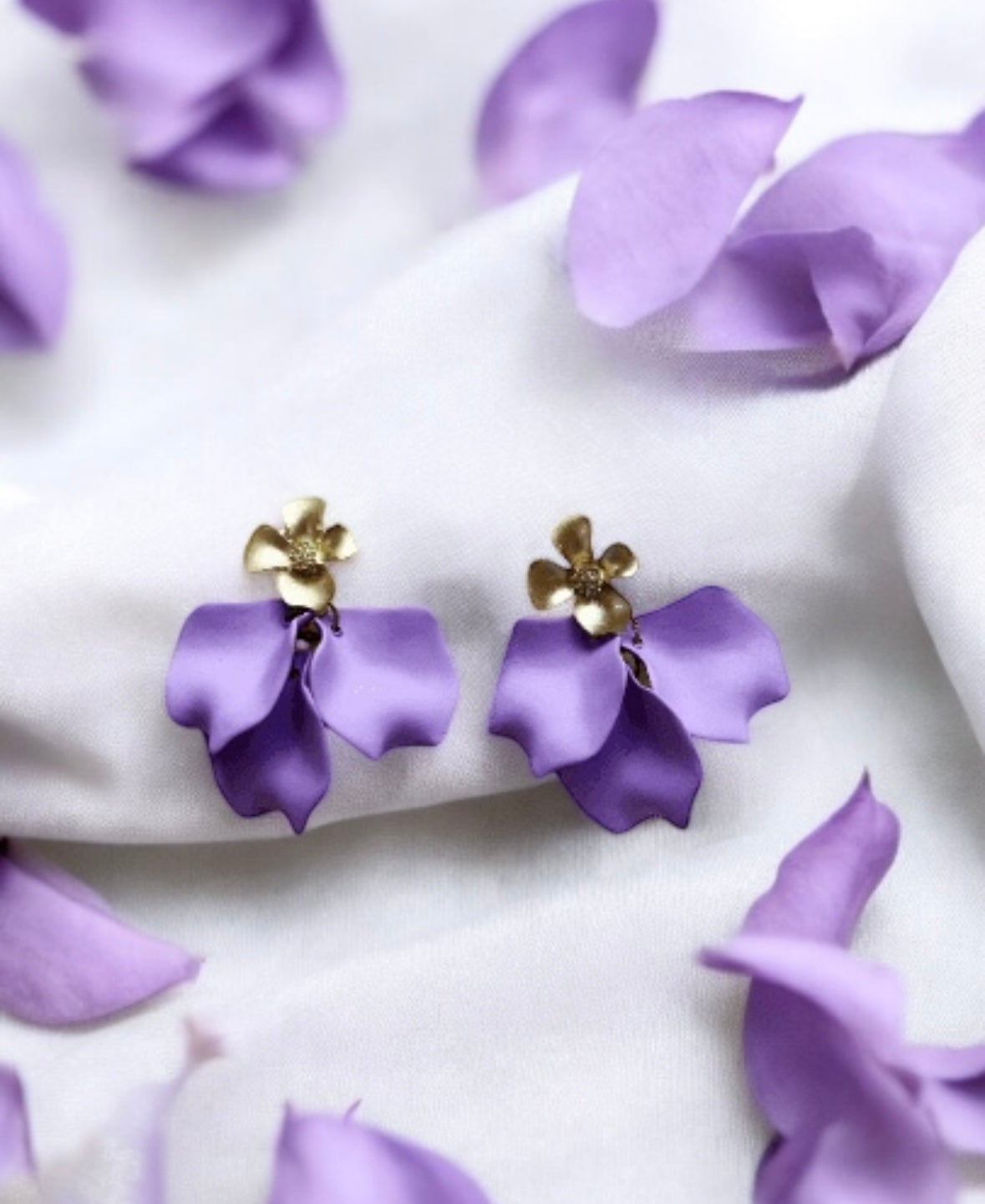 Pastel purple flower earrings | dangle petals baroque earrings | unique golden bar geometric floral earrings | bridal party wedding earrings