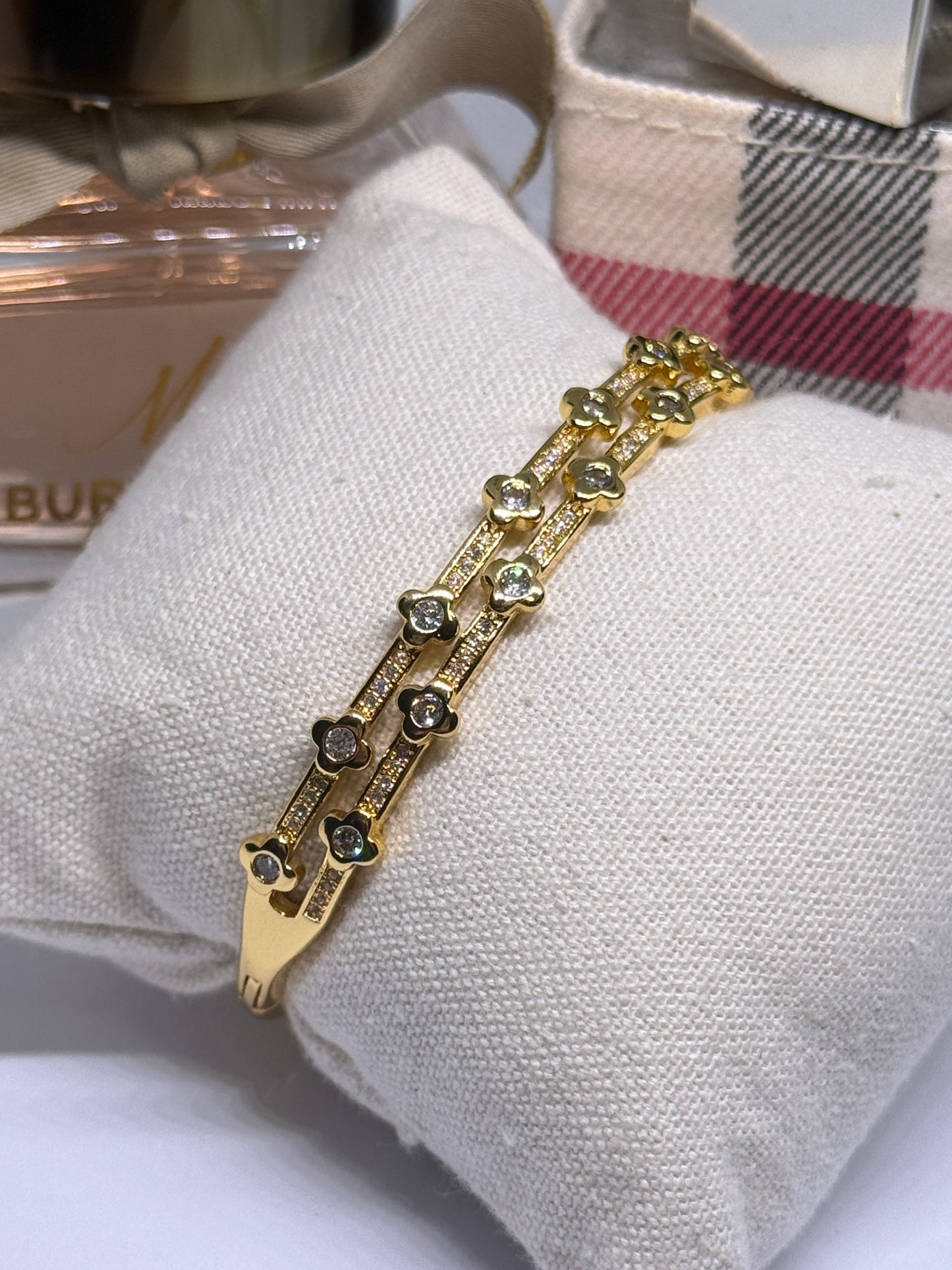 Gold bangle with clover glittering stone embossed
