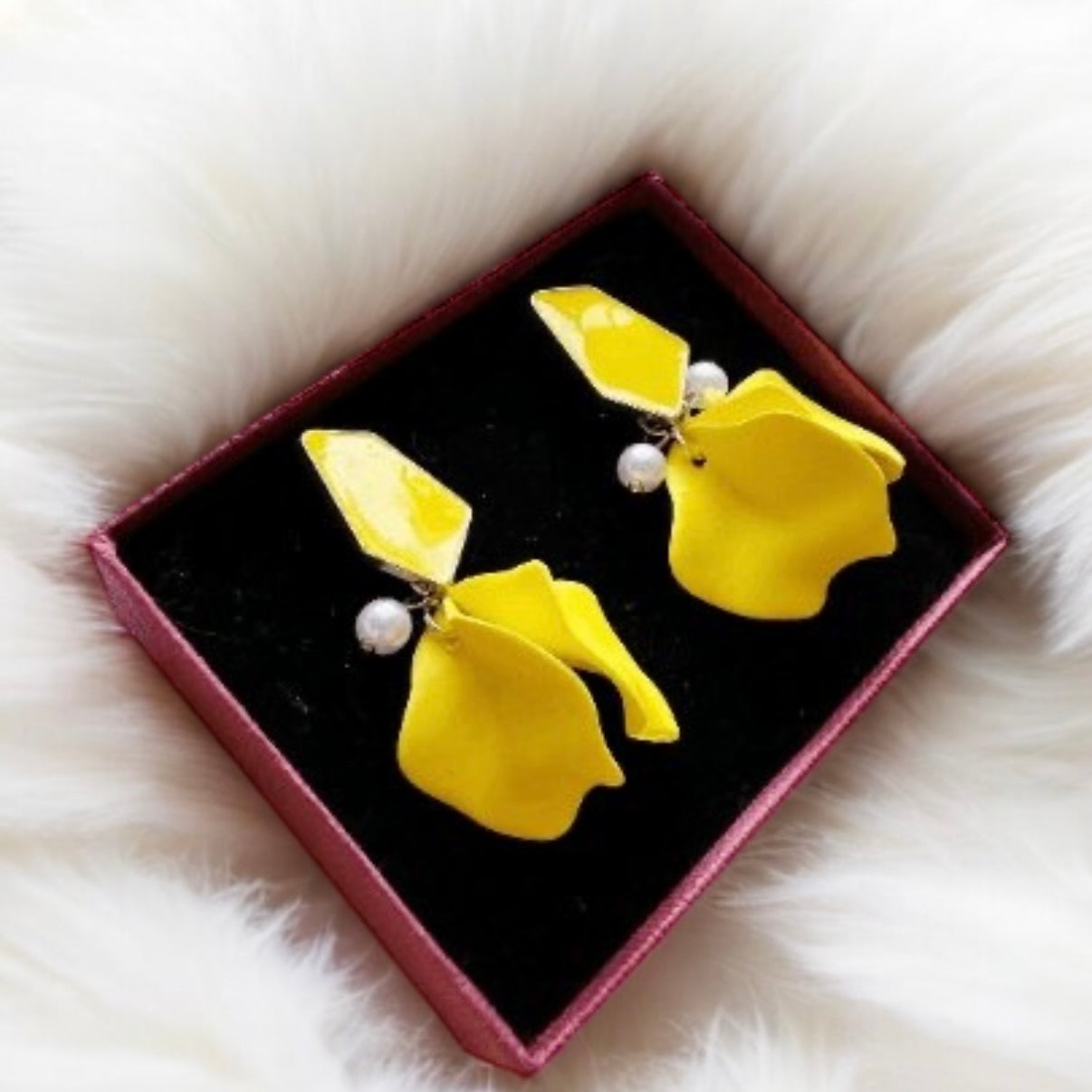 Bright yellow pearly flower earrings | dangle petals statement earrings | unique golden bar floral earrings | bridal party wedding earrings