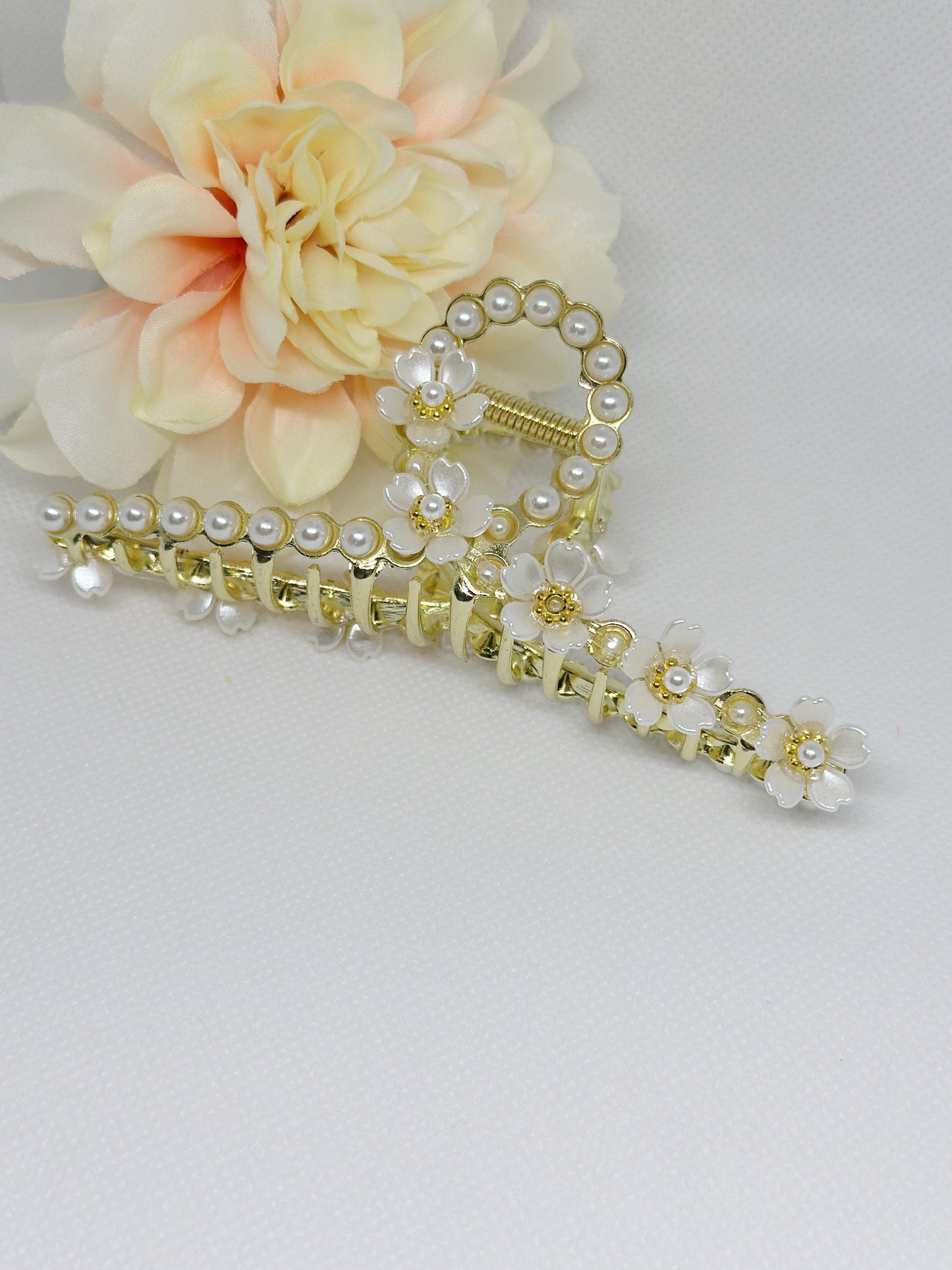 Daisy rhinestone and pearl hair claw | fairy theme hair decor