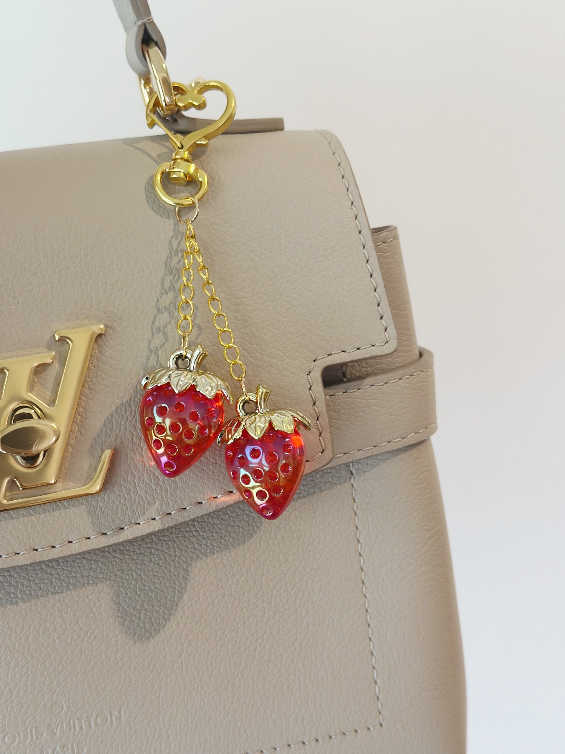 Strawberry bag charm | key chain | golden chain with heart bucket | y2k chain | bag lover gift - TuttyKnitty