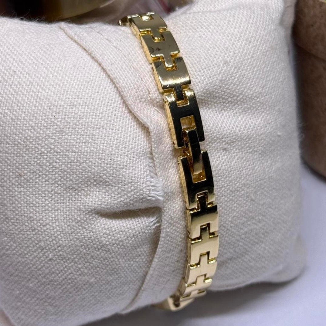 Gold tone crystal rhinestone watch with silver stone